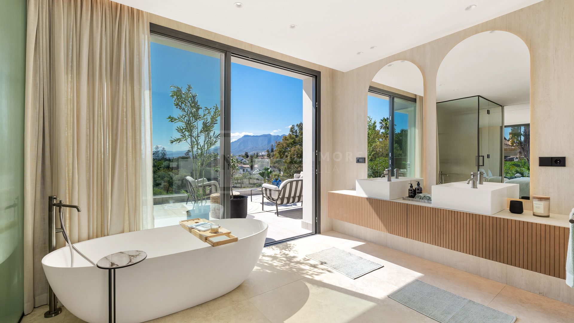 BRAND NEW LUXURY VILLA IN MARBELLA EAST