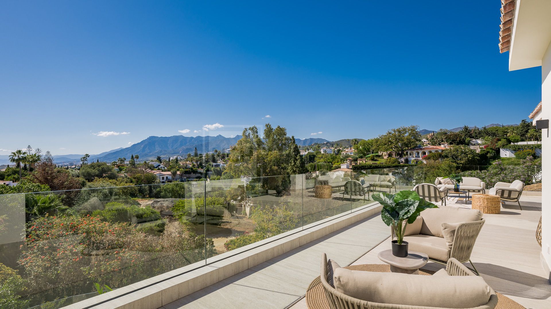 BRAND NEW LUXURY VILLA IN MARBELLA EAST