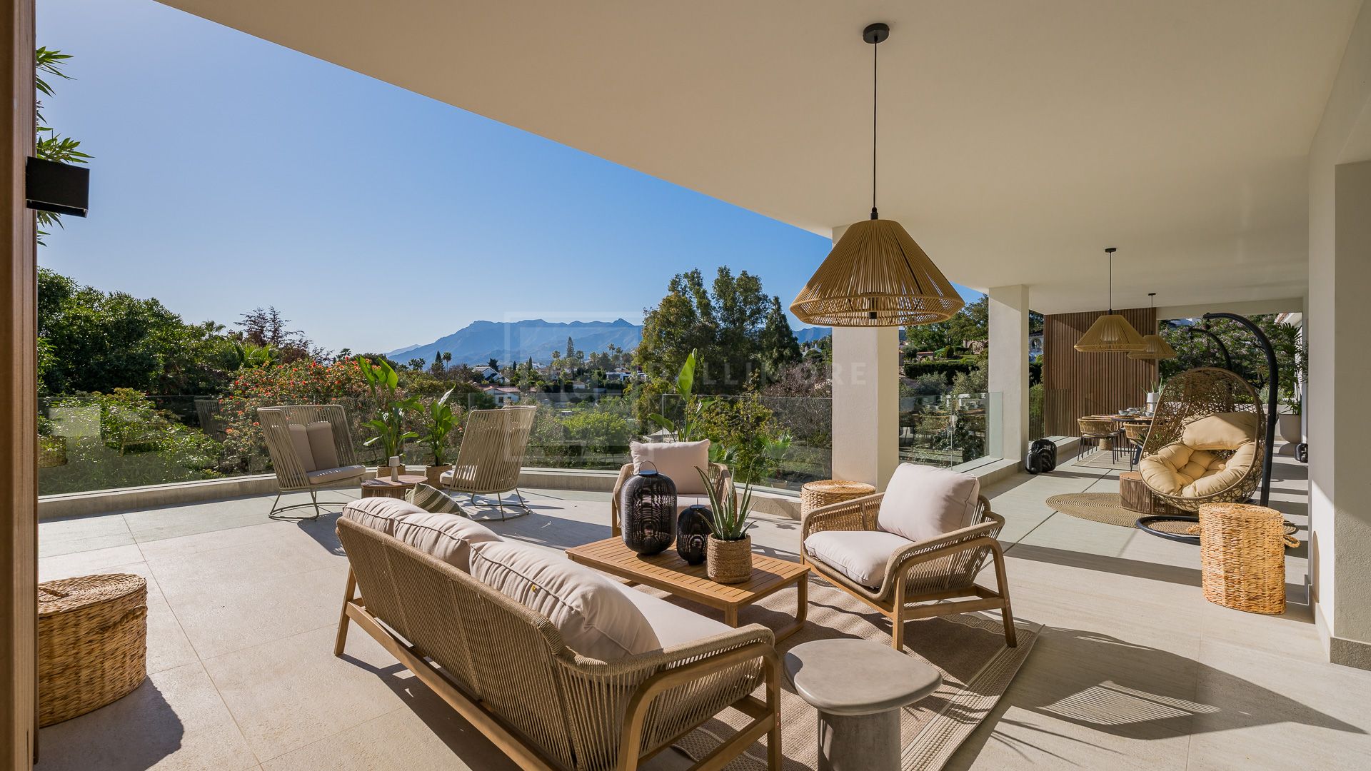 BRAND NEW LUXURY VILLA IN MARBELLA EAST