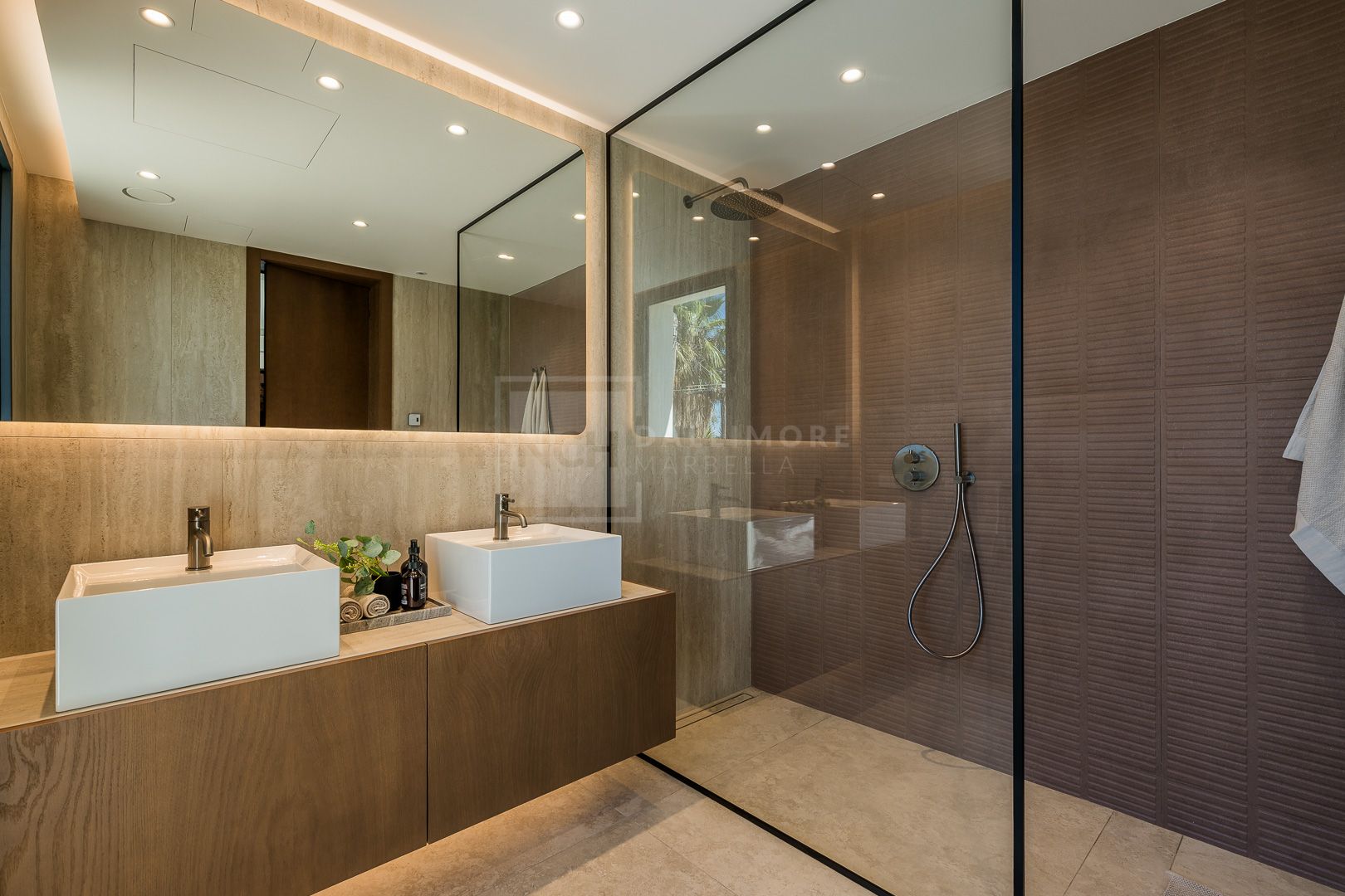 BRAND NEW LUXURY VILLA IN MARBELLA EAST