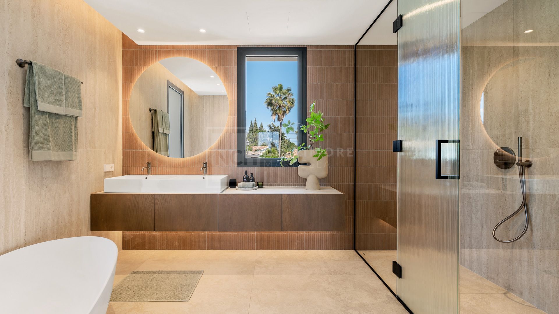 BRAND NEW LUXURY VILLA IN MARBELLA EAST