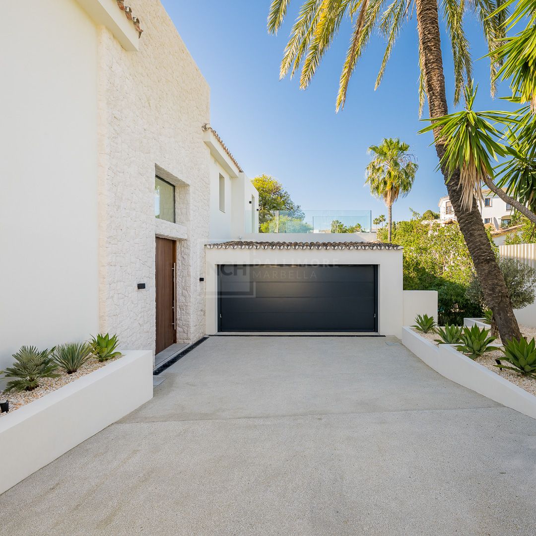 BRAND NEW LUXURY VILLA IN MARBELLA EAST