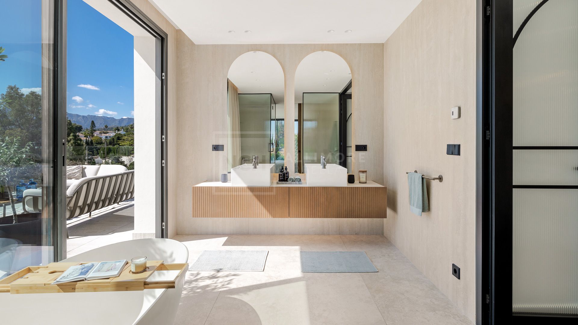 BRAND NEW LUXURY VILLA IN MARBELLA EAST