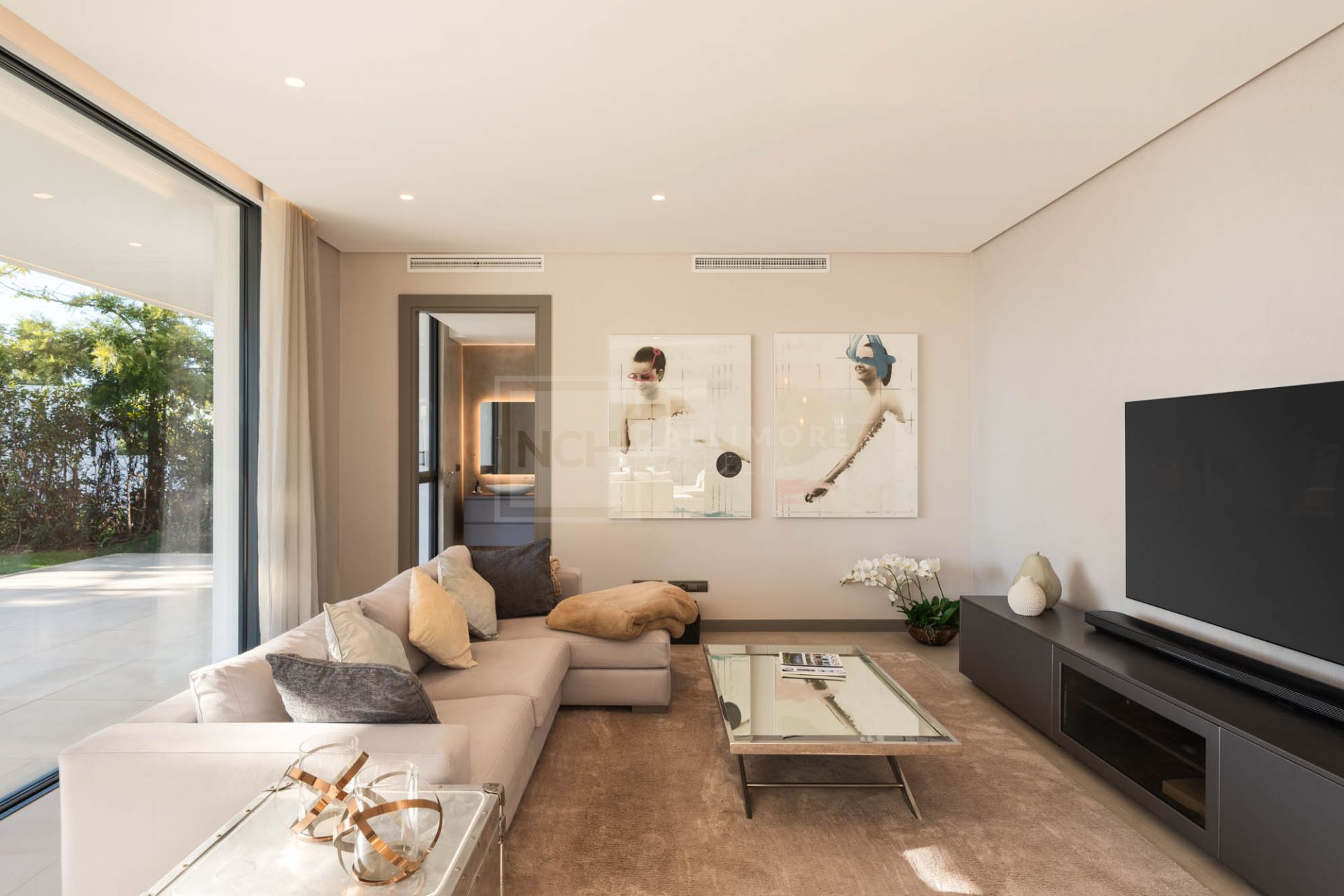 Villa en venta en El Madroñal, Benahavis