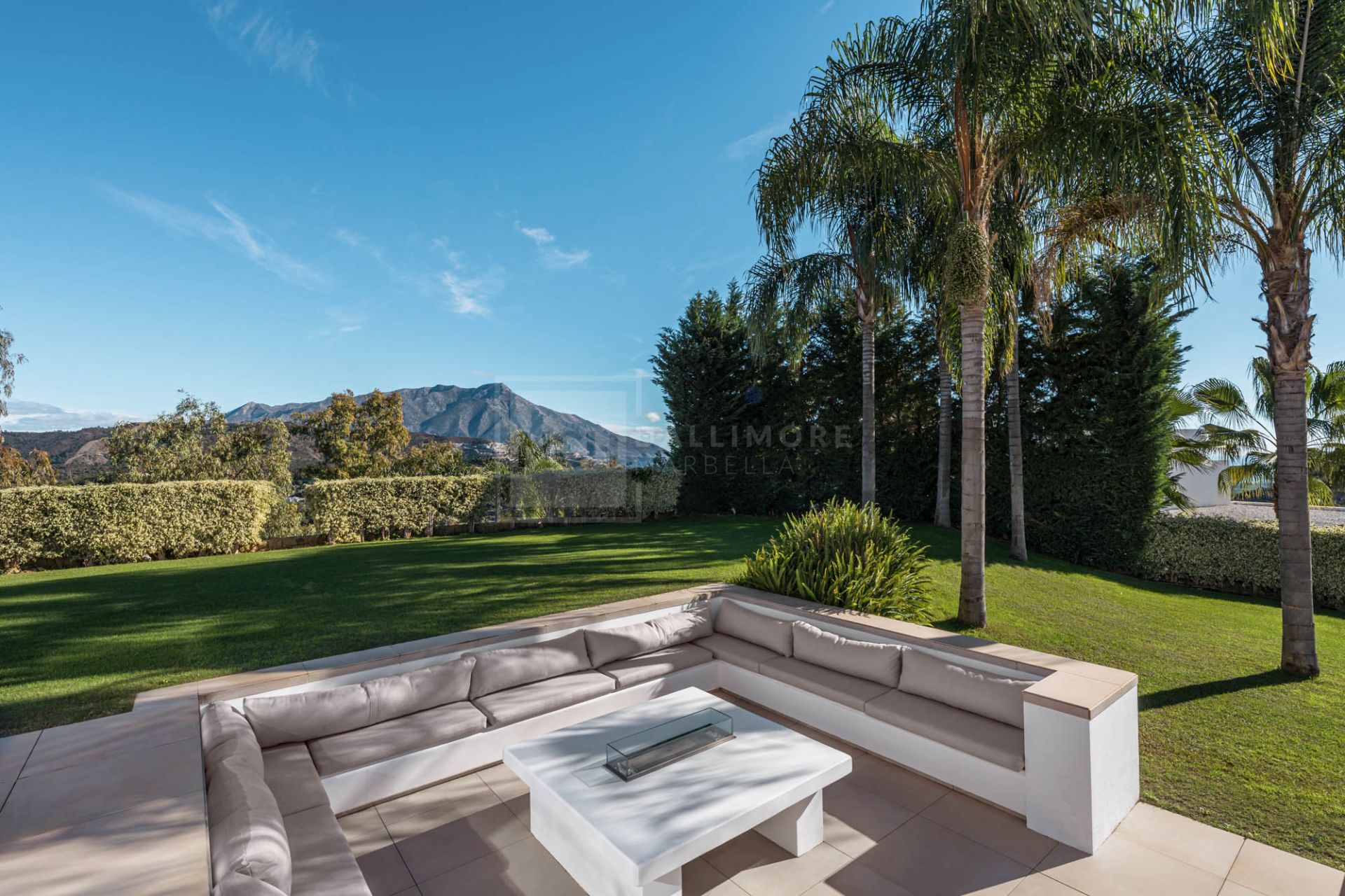 Villa en venta en El Madroñal, Benahavis