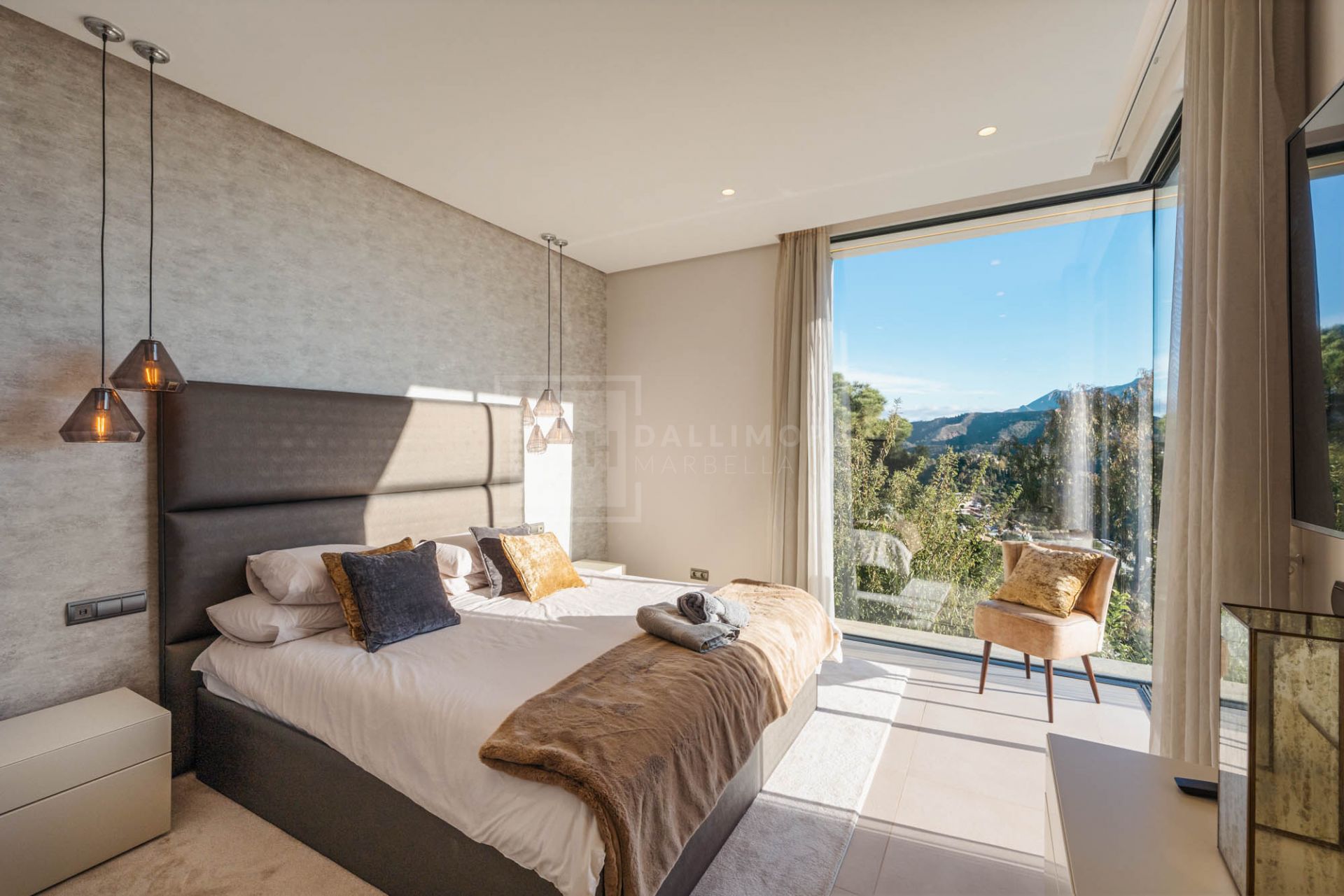 Villa en venta en El Madroñal, Benahavis