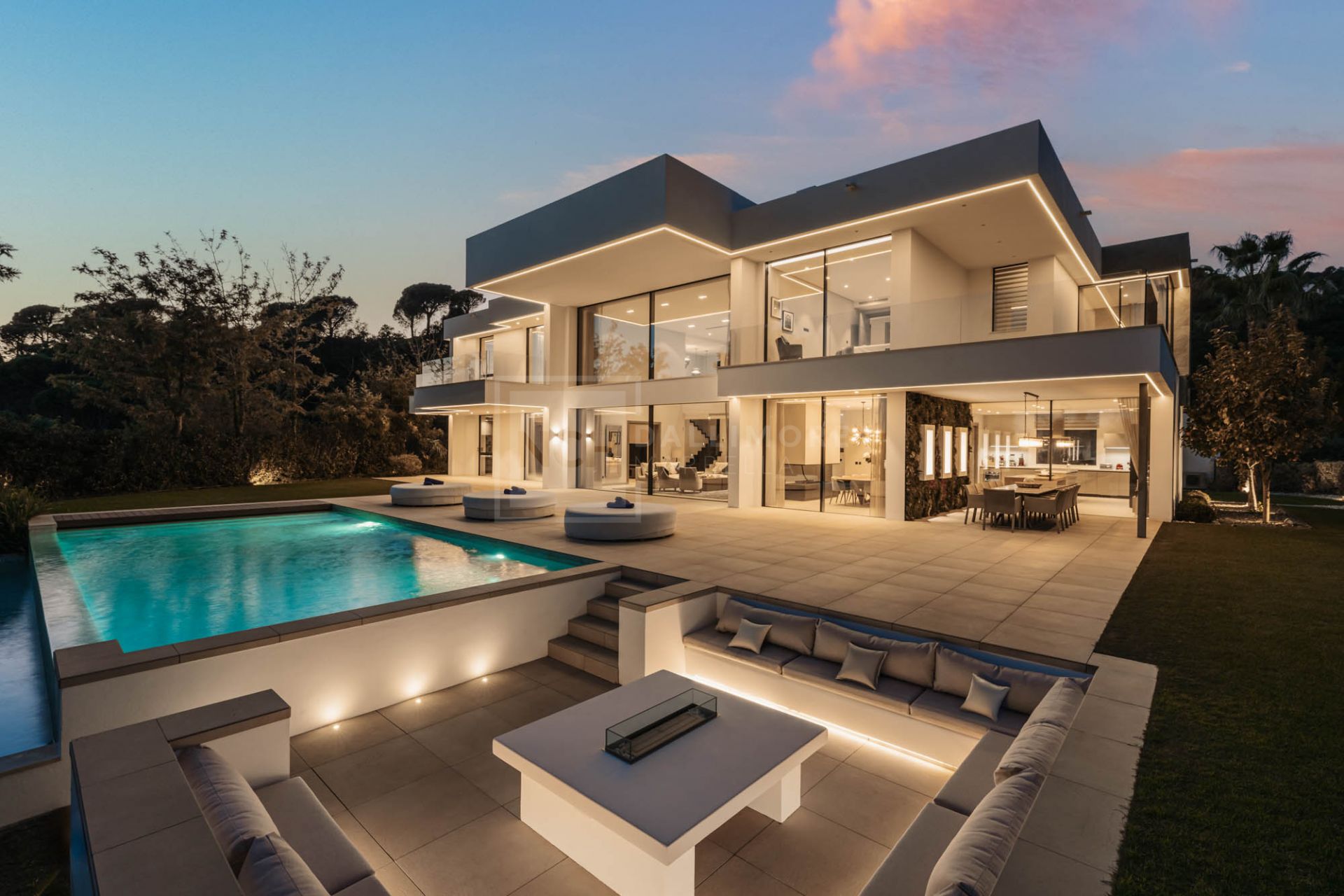 Villa en venta en El Madroñal, Benahavis