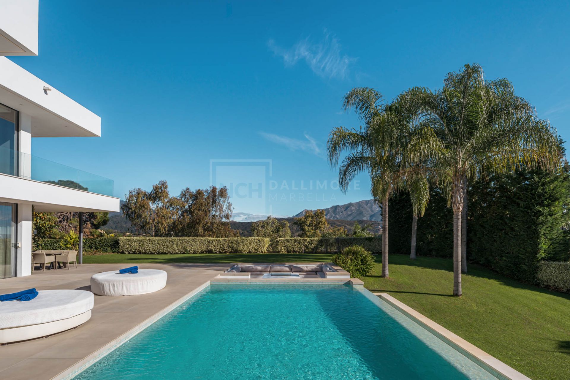 Villa en venta en El Madroñal, Benahavis