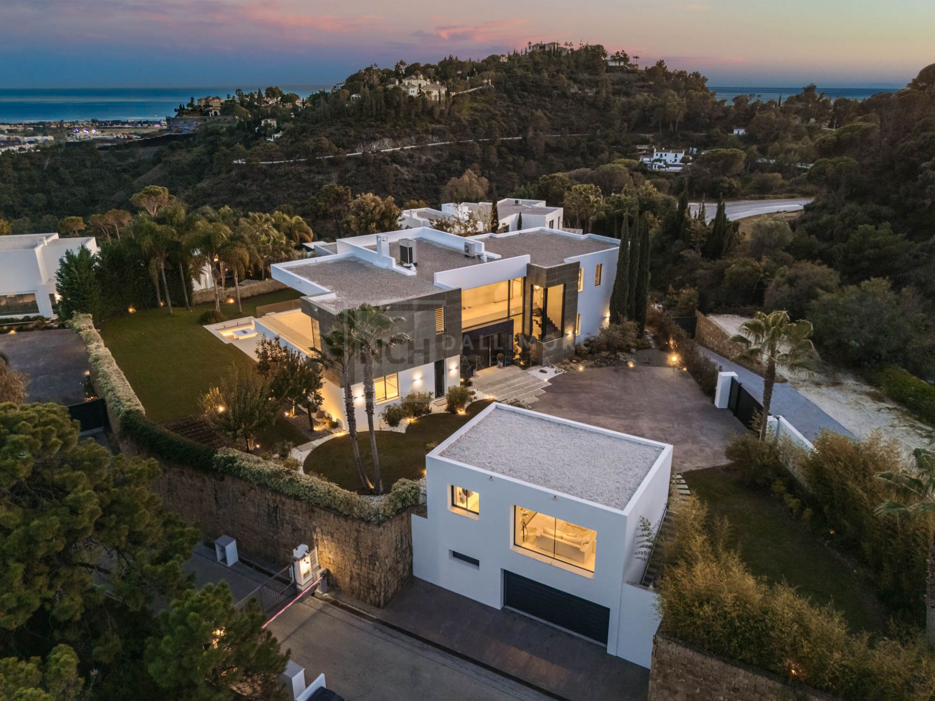 Villa en venta en El Madroñal, Benahavis