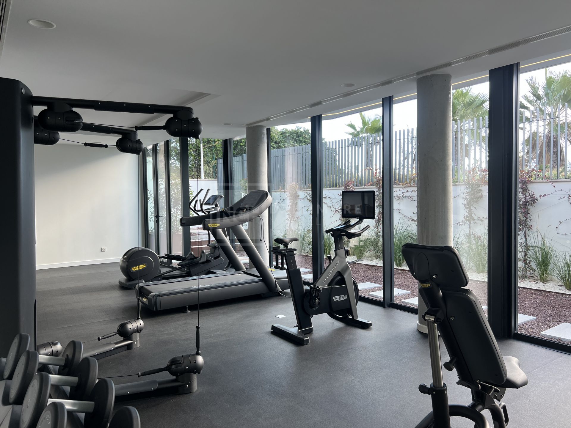 BEACHFRONT LUXURY APARTMENT IN ESTEPONA