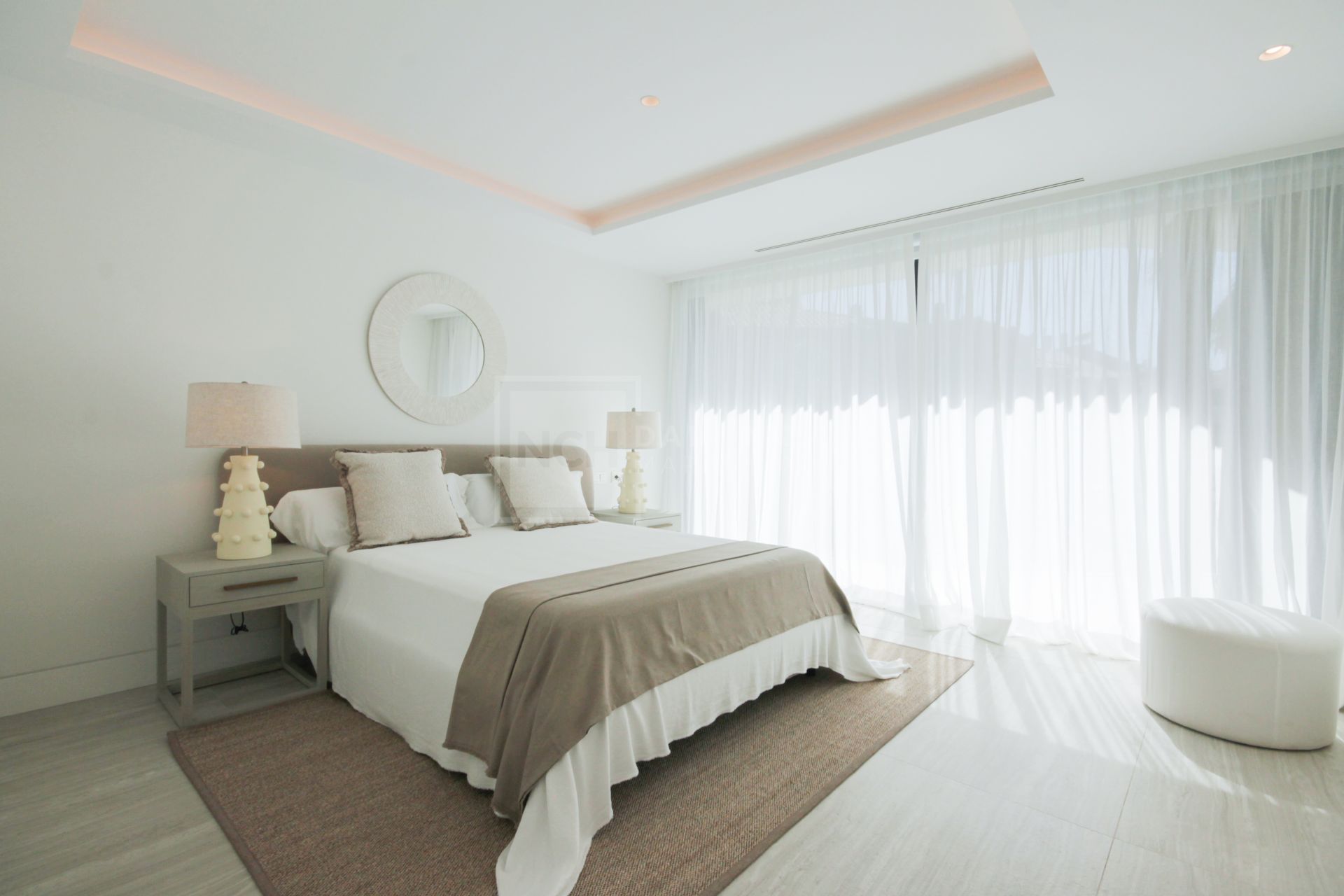 BEACHFRONT LUXURY APARTMENT IN ESTEPONA