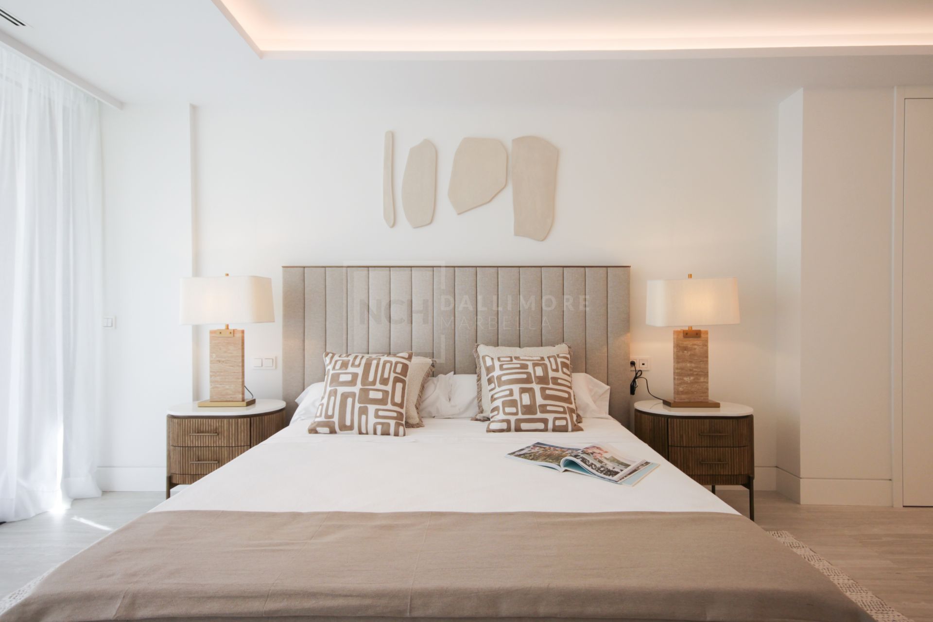 BEACHFRONT LUXURY APARTMENT IN ESTEPONA