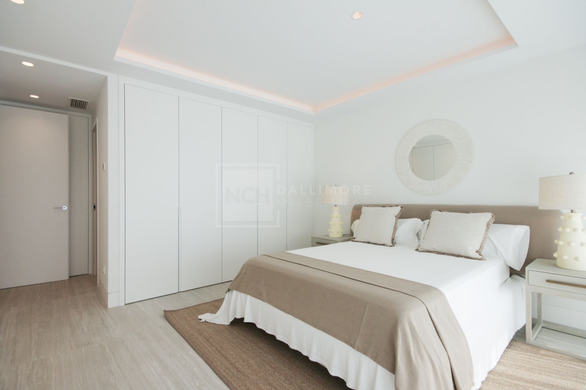 BEACHFRONT LUXURY APARTMENT IN ESTEPONA