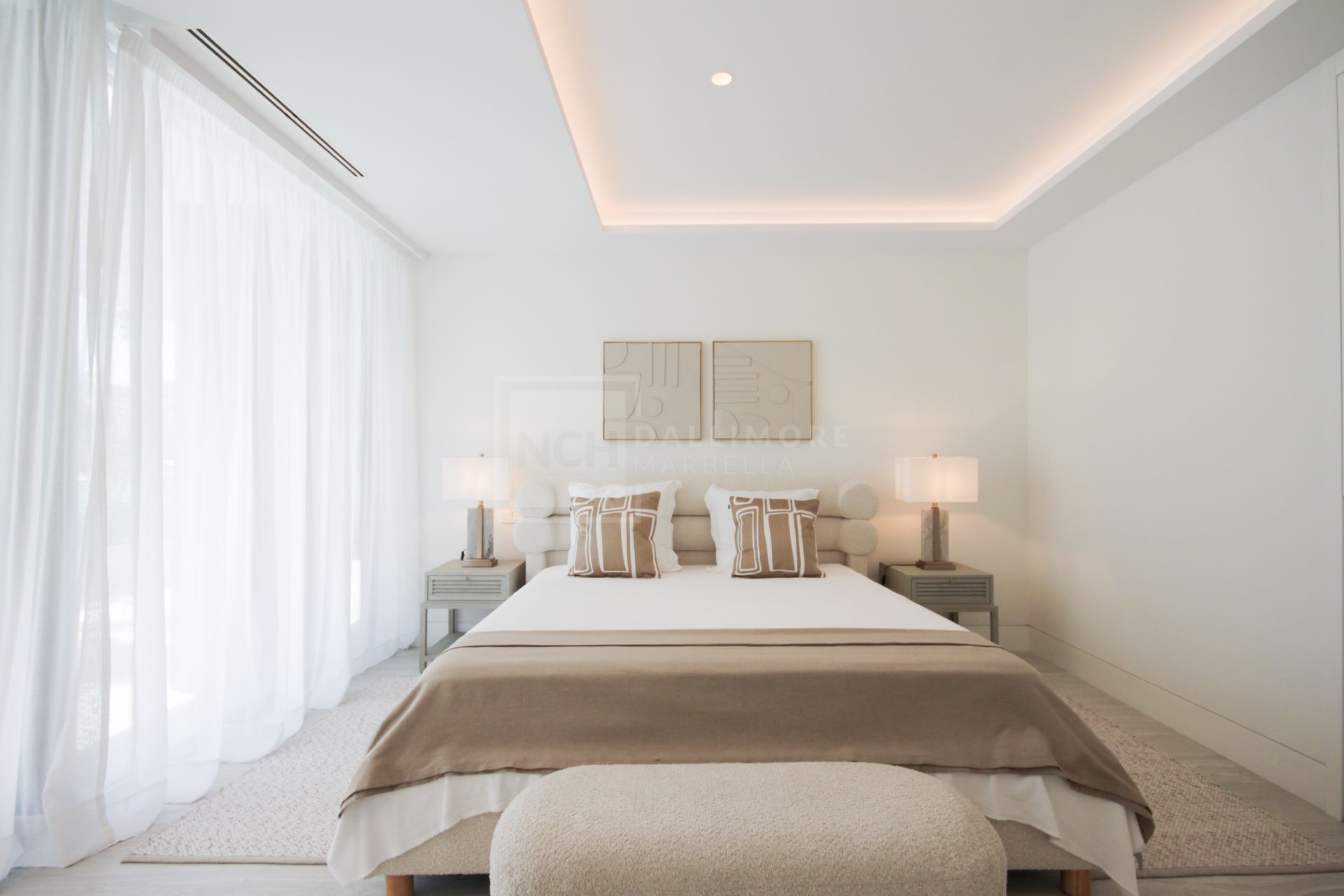 BEACHFRONT LUXURY APARTMENT IN ESTEPONA