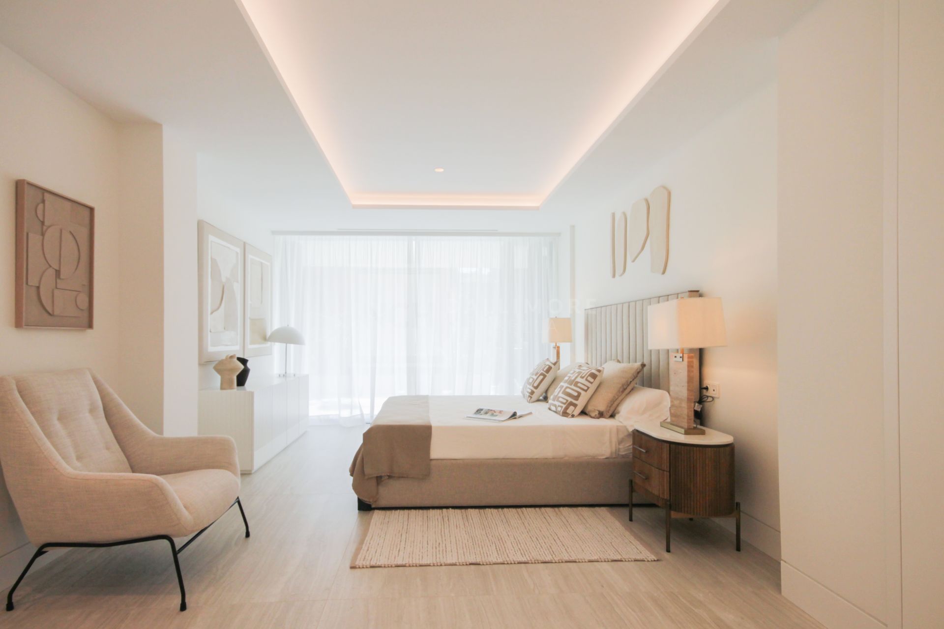 BEACHFRONT LUXURY APARTMENT IN ESTEPONA