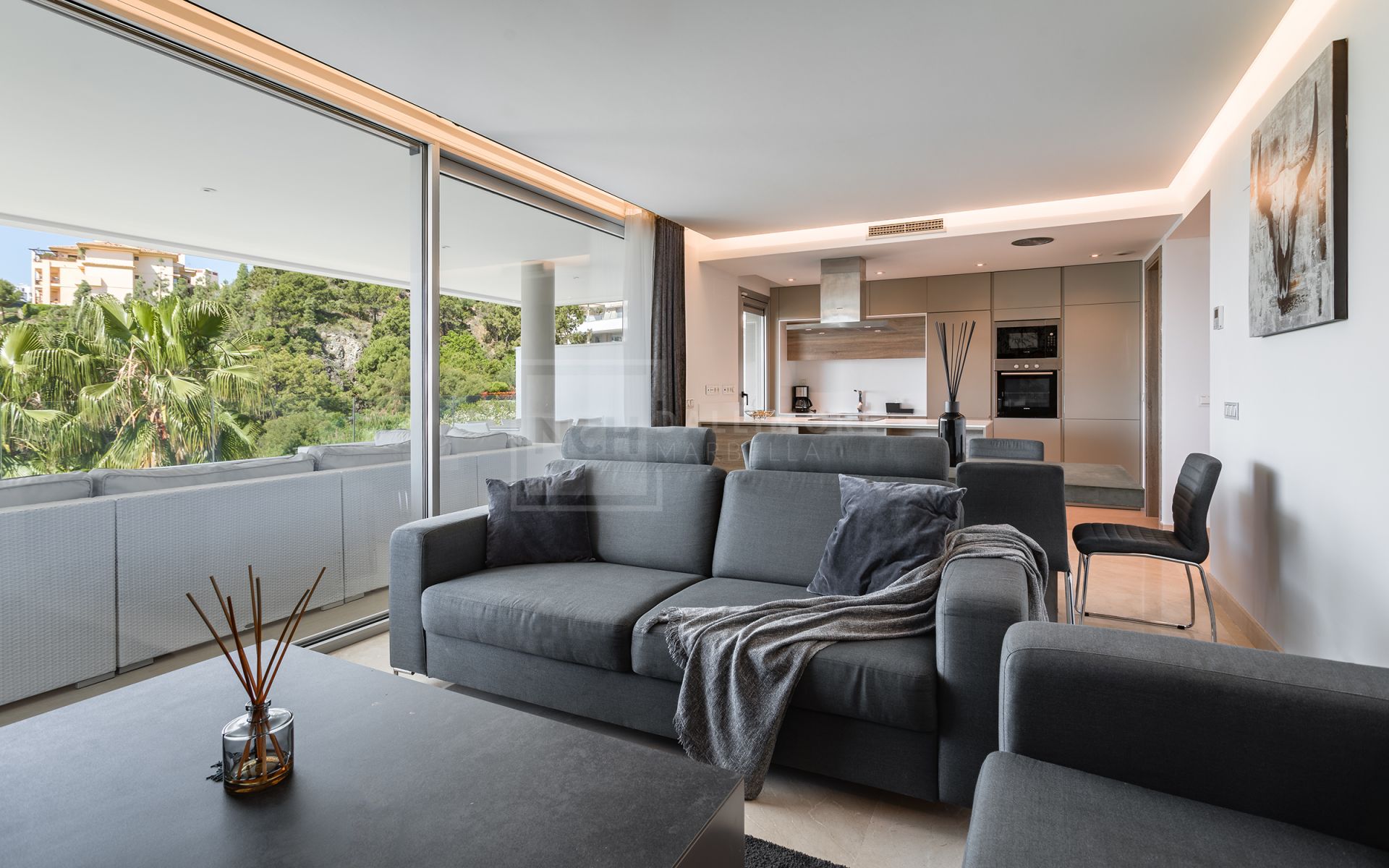 LUXURY NEW-BUILD APARTMENT WITH PANORAMIC SEA VIEWS IN BENAHAVÍS