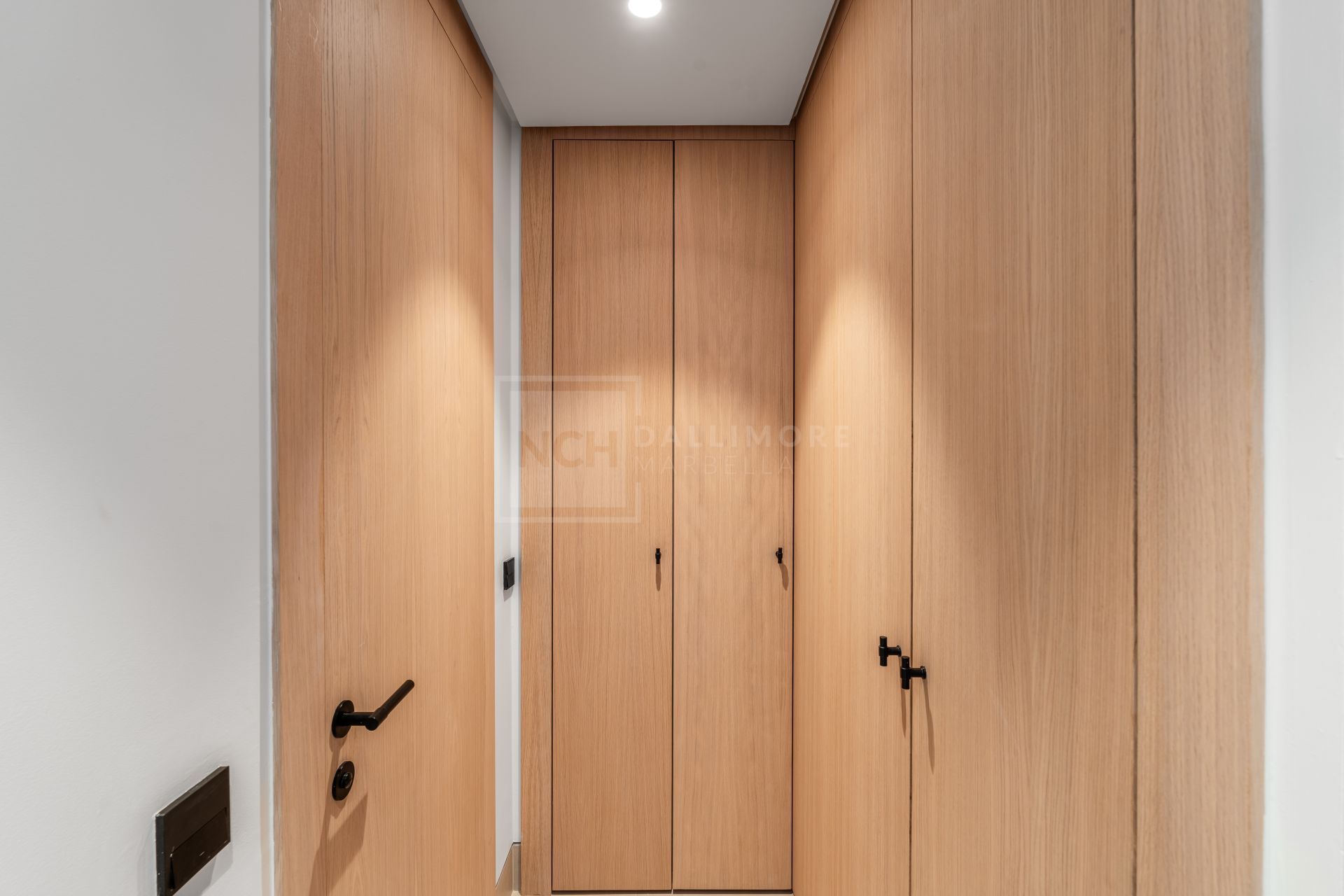 BEACHFRONT 4-BEDROOM APARTMENT WITH TERRACE, SPA, POOLS, AND CO-WORKING AREA