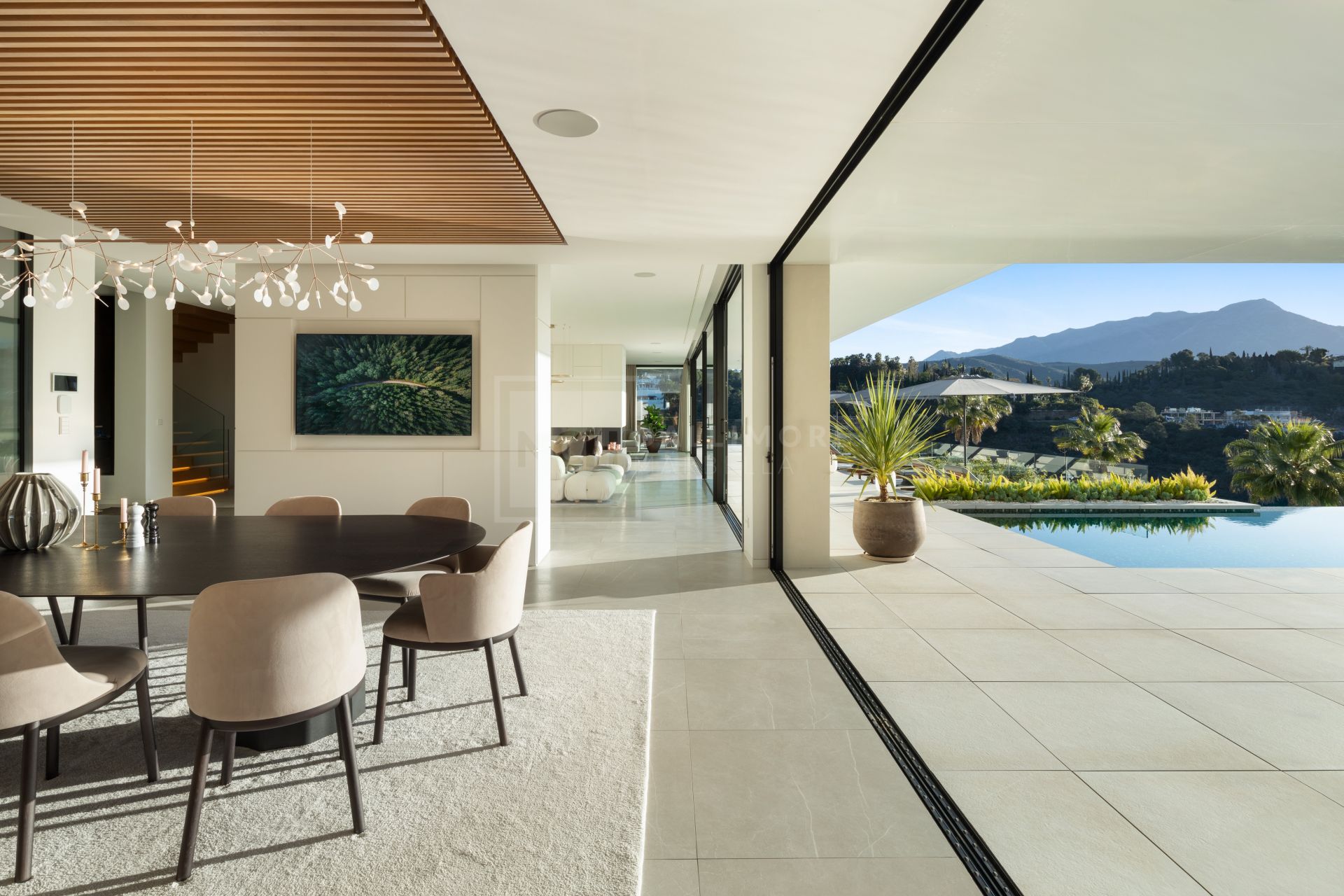 ESPECTACULAR VILLA EN LAS COLINAS SOBRE MARBELLA