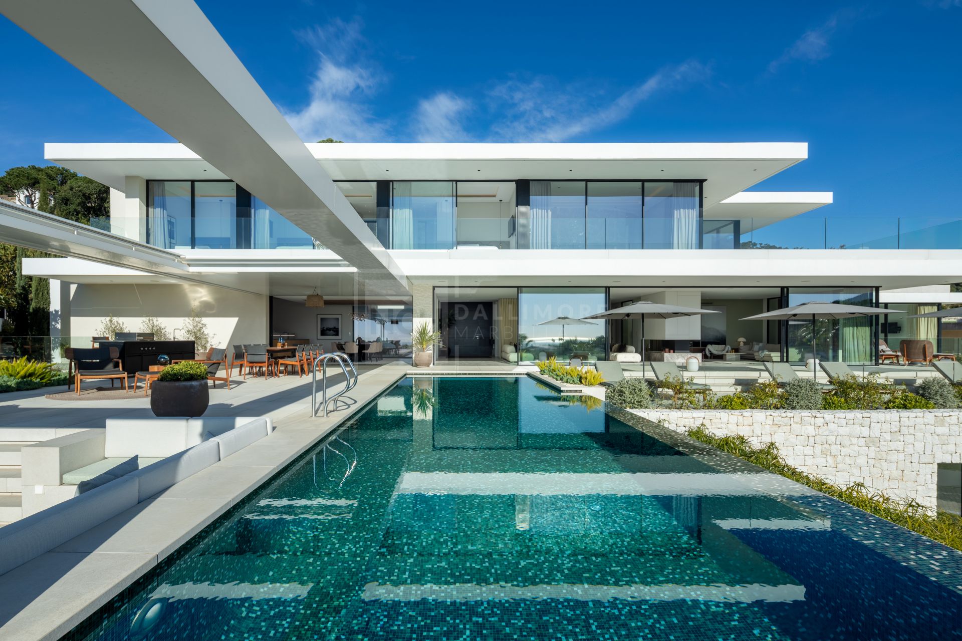 ESPECTACULAR VILLA EN LAS COLINAS SOBRE MARBELLA