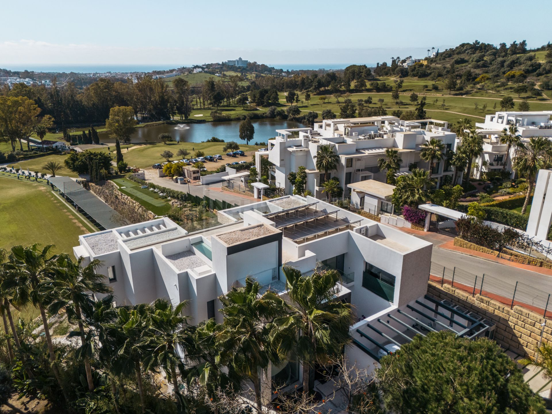 SLEEK 4-BEDROOM VILLA WITH INDOOR POOL, CINEMA, AND PANORAMIC VIEWS IN BENAHAVÍS