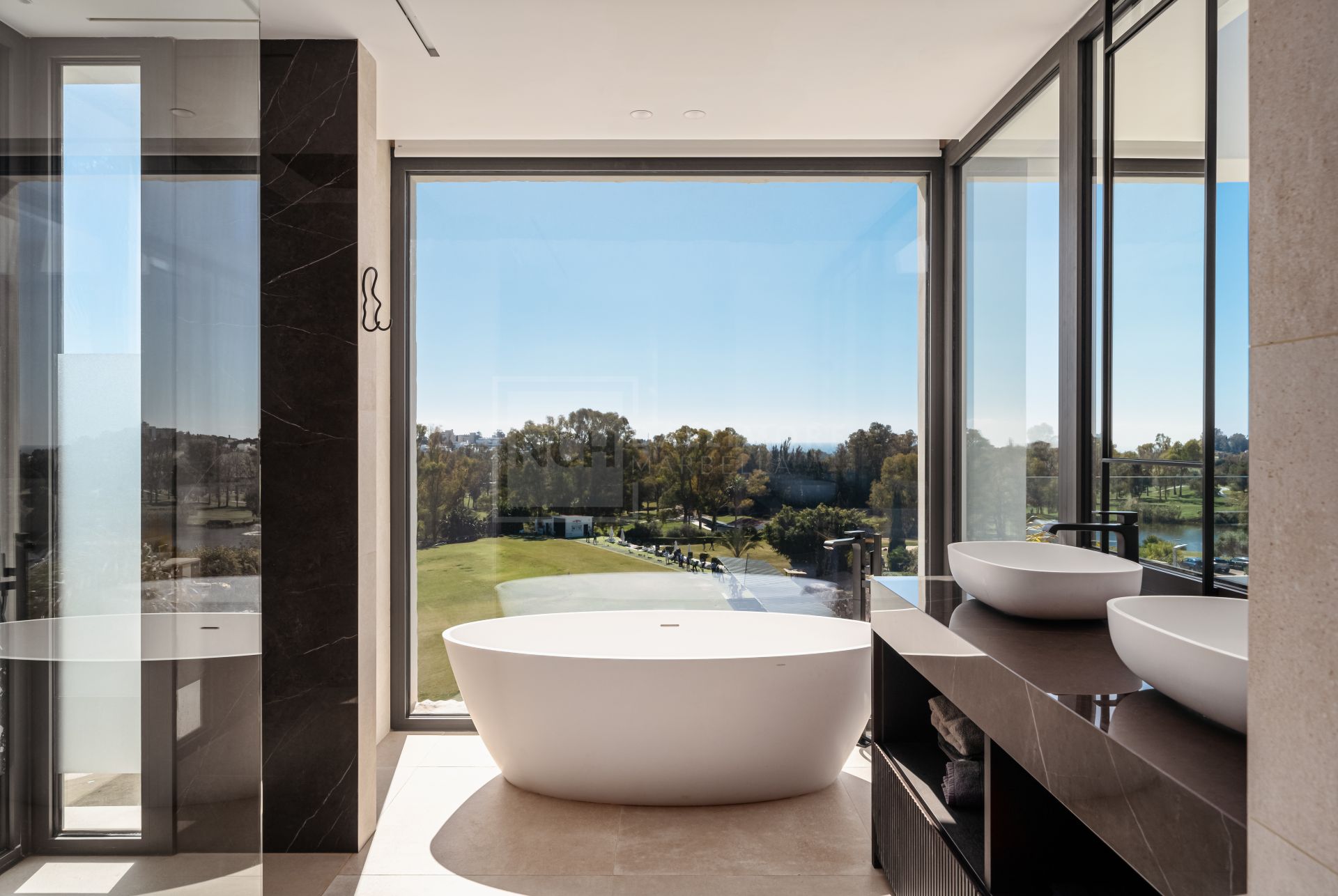 SLEEK 4-BEDROOM VILLA WITH INDOOR POOL, CINEMA, AND PANORAMIC VIEWS IN BENAHAVÍS