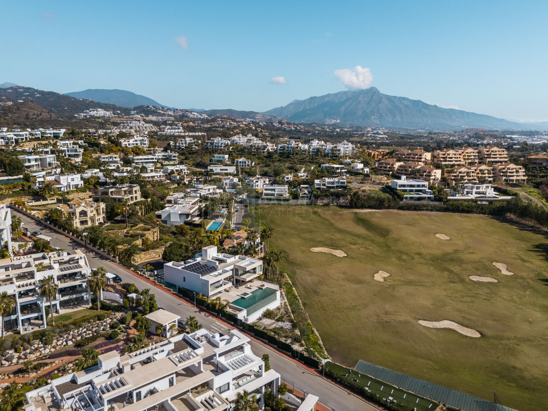 SLEEK 4-BEDROOM VILLA WITH INDOOR POOL, CINEMA, AND PANORAMIC VIEWS IN BENAHAVÍS