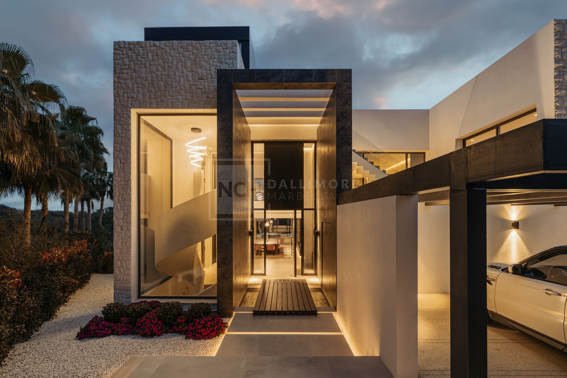 SLEEK 4-BEDROOM VILLA WITH INDOOR POOL, CINEMA, AND PANORAMIC VIEWS IN BENAHAVÍS