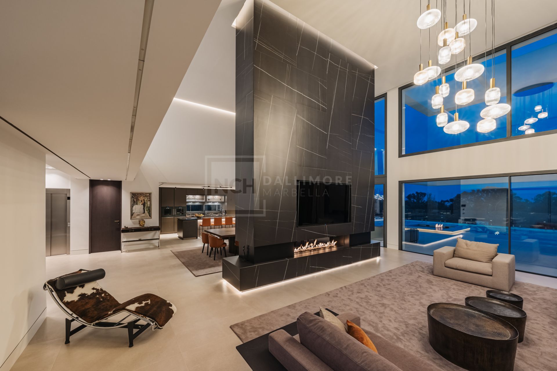 SLEEK 4-BEDROOM VILLA WITH INDOOR POOL, CINEMA, AND PANORAMIC VIEWS IN BENAHAVÍS