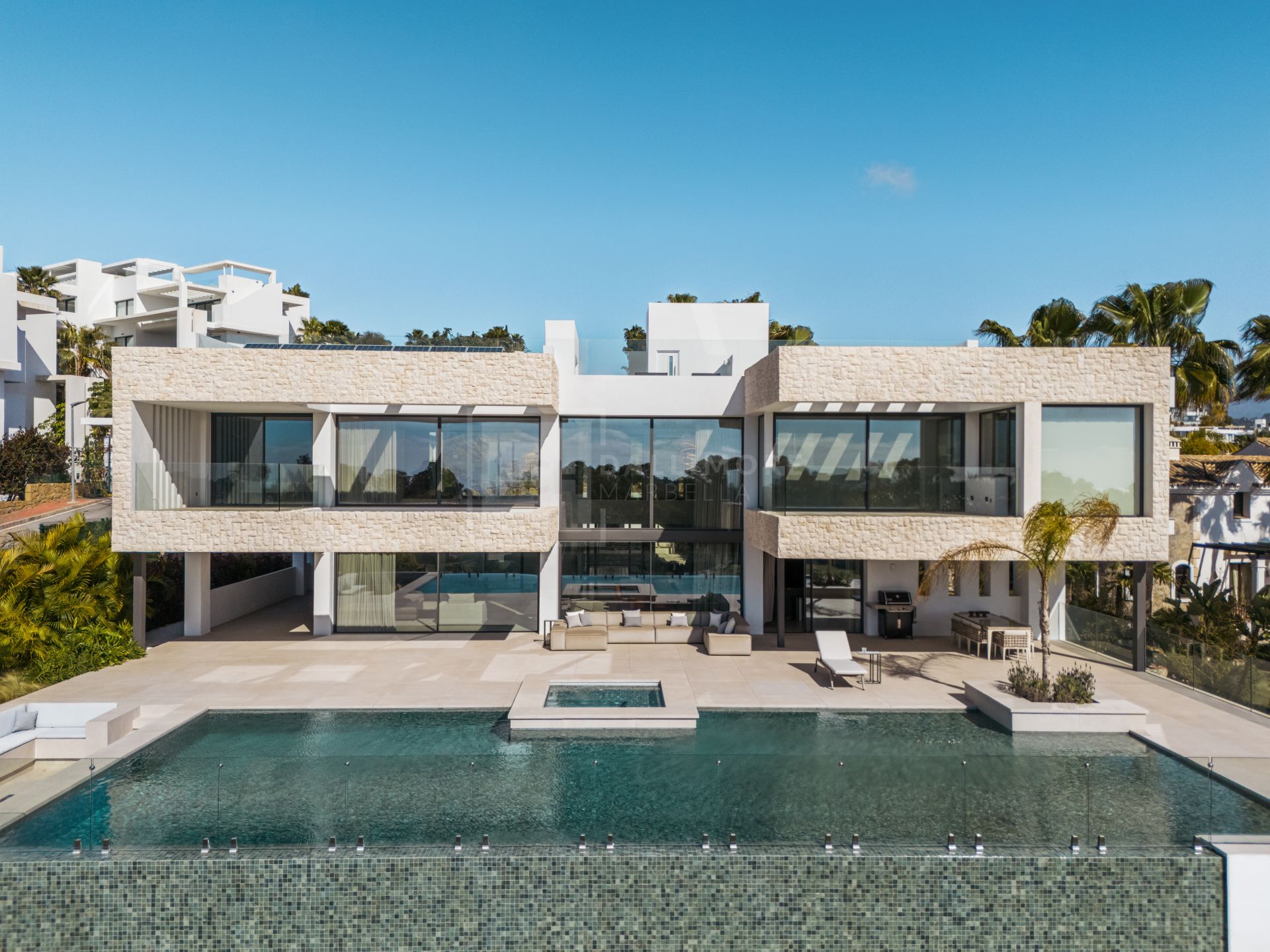 SLEEK 4-BEDROOM VILLA WITH INDOOR POOL, CINEMA, AND PANORAMIC VIEWS IN BENAHAVÍS