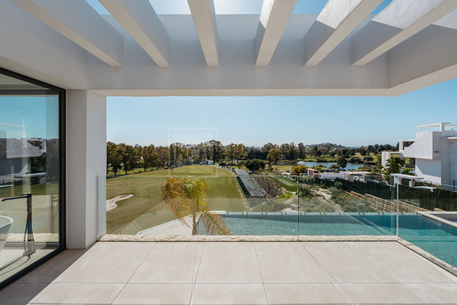SLEEK 4-BEDROOM VILLA WITH INDOOR POOL, CINEMA, AND PANORAMIC VIEWS IN BENAHAVÍS