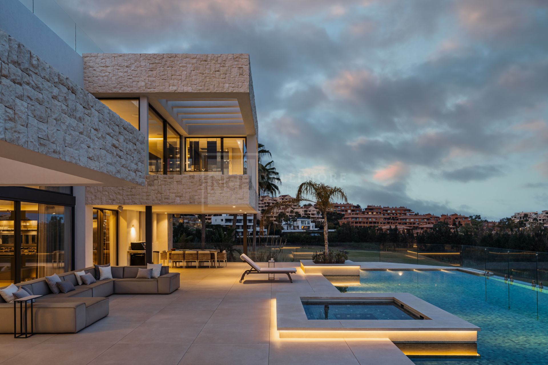 SLEEK 4-BEDROOM VILLA WITH INDOOR POOL, CINEMA, AND PANORAMIC VIEWS IN BENAHAVÍS
