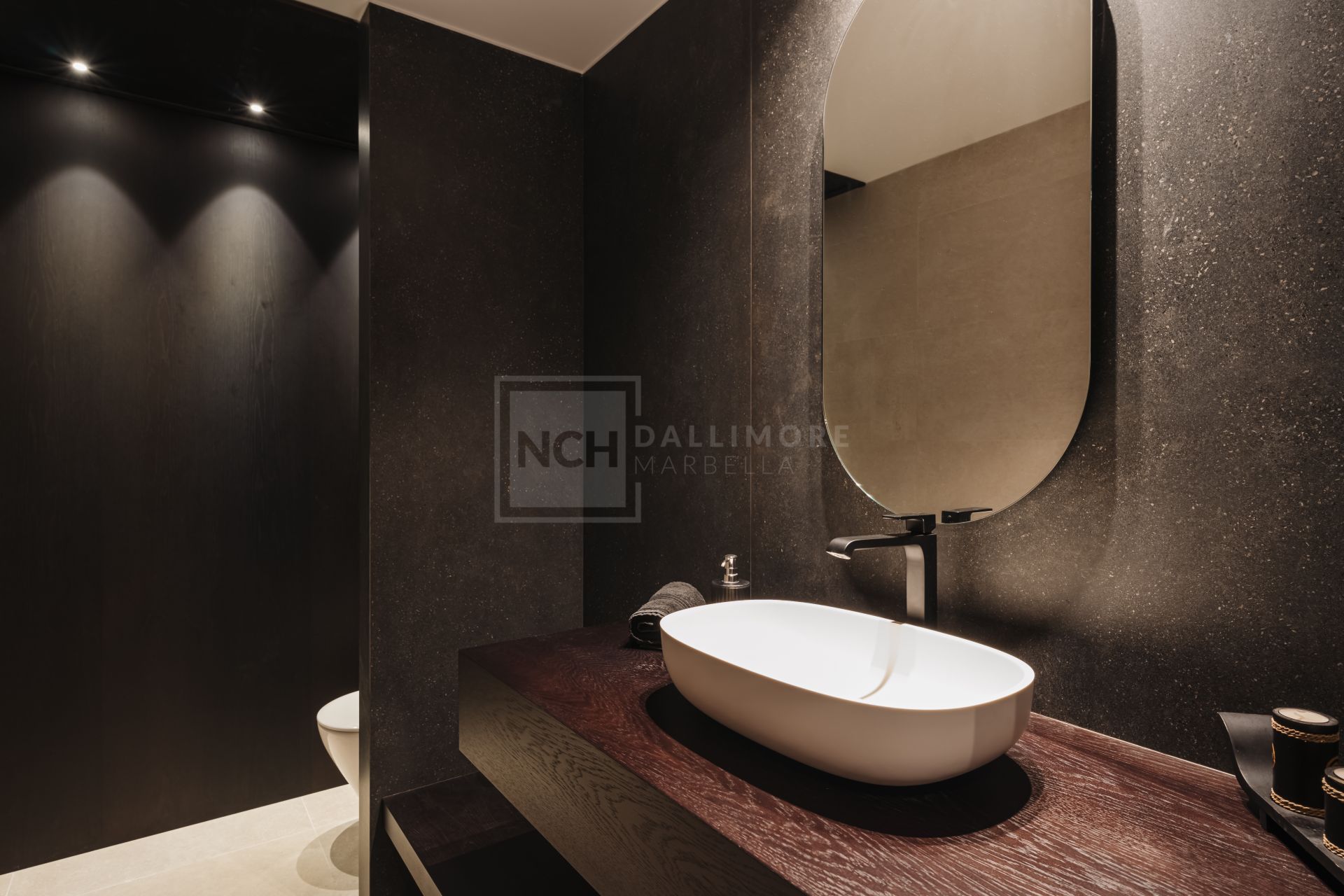 SLEEK 4-BEDROOM VILLA WITH INDOOR POOL, CINEMA, AND PANORAMIC VIEWS IN BENAHAVÍS