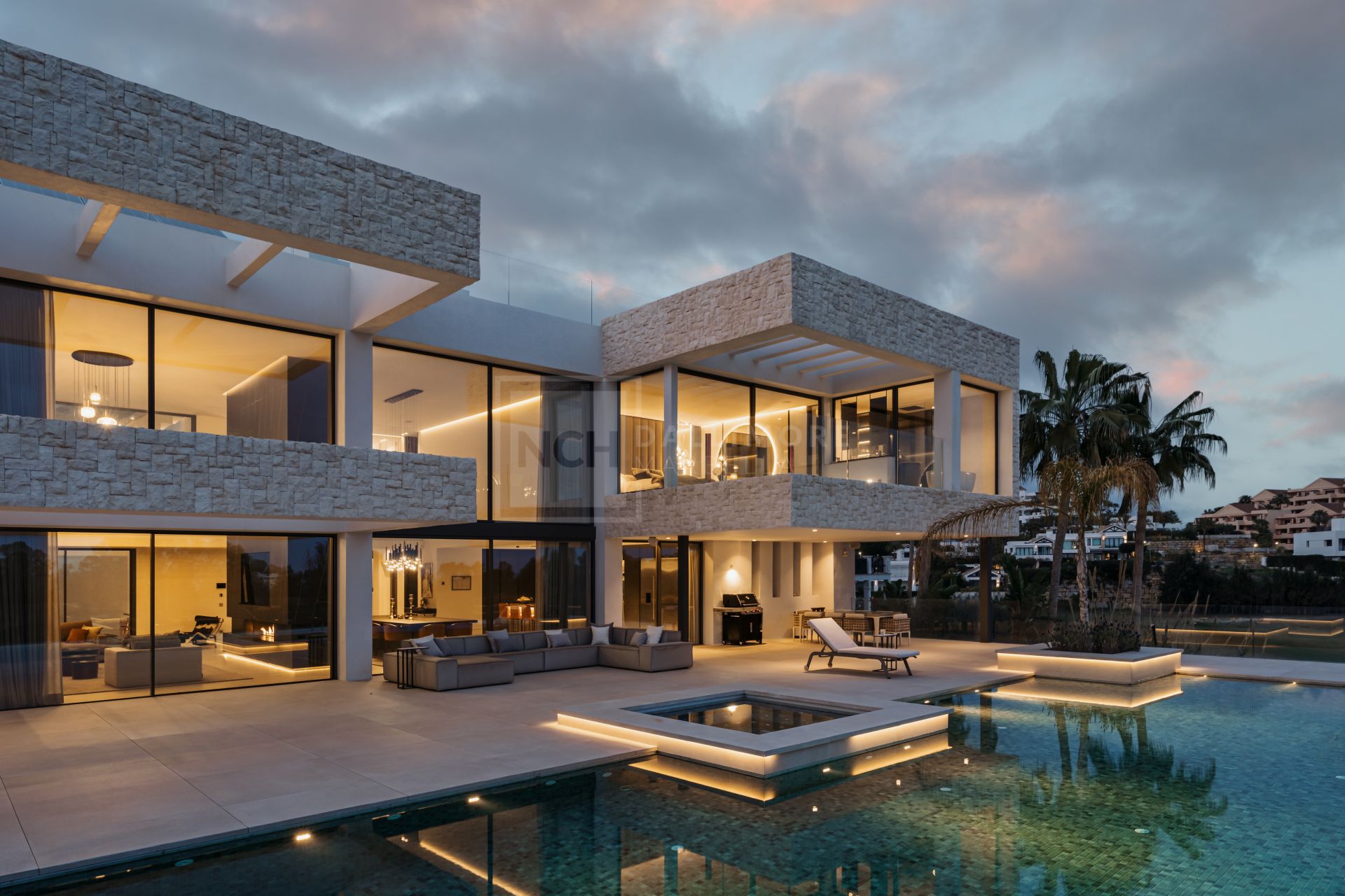 SLEEK 4-BEDROOM VILLA WITH INDOOR POOL, CINEMA, AND PANORAMIC VIEWS IN BENAHAVÍS