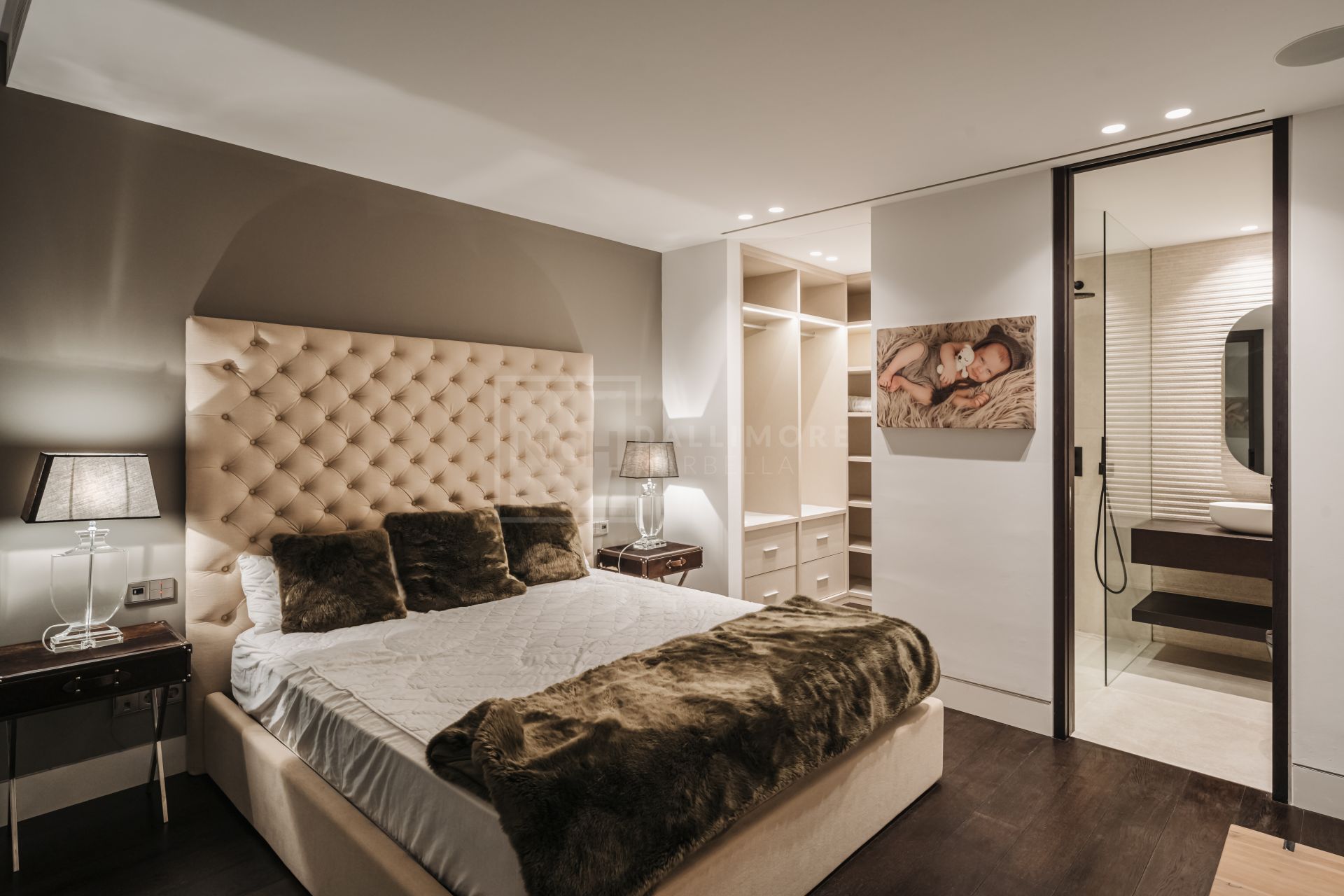 SLEEK 4-BEDROOM VILLA WITH INDOOR POOL, CINEMA, AND PANORAMIC VIEWS IN BENAHAVÍS
