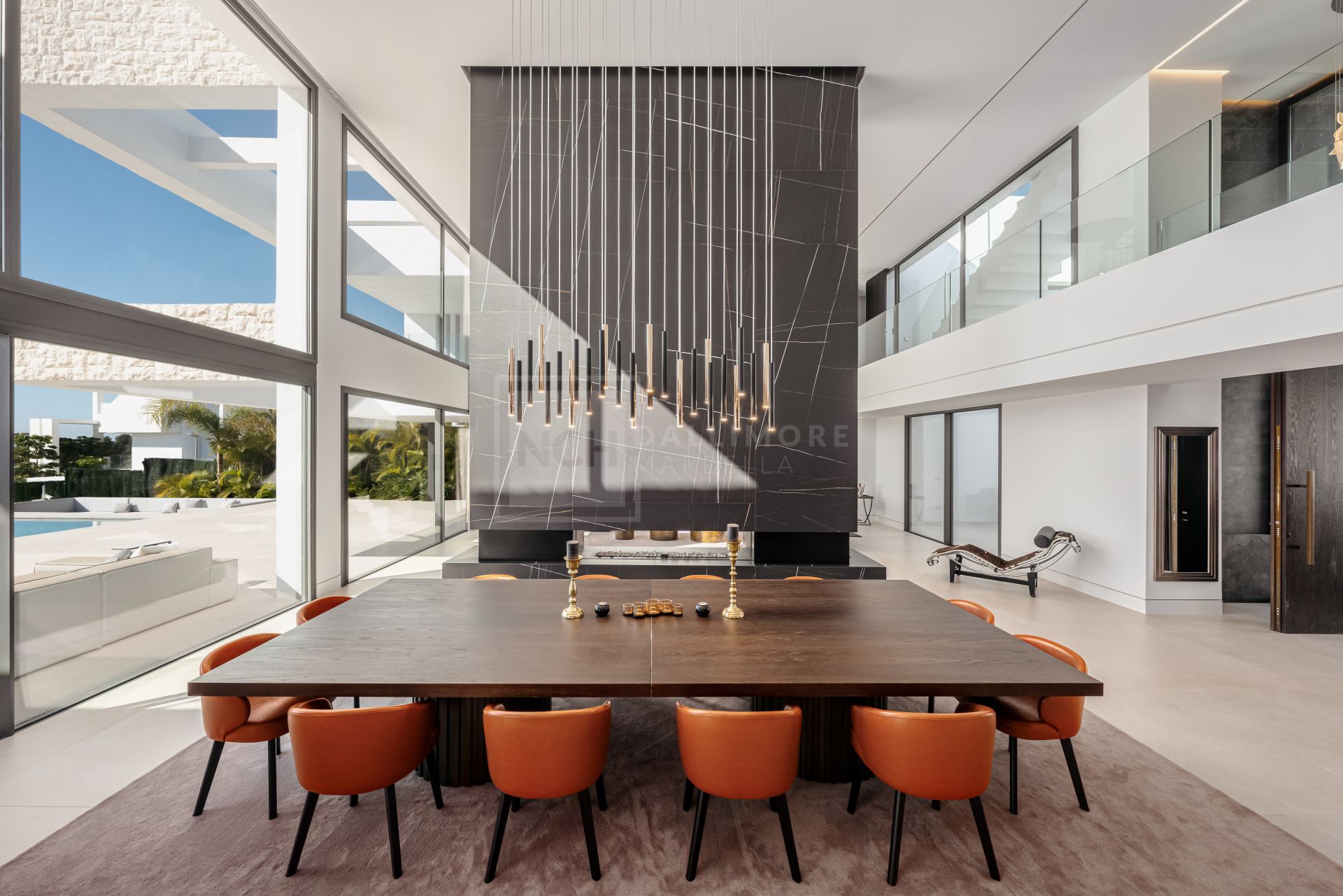 SLEEK 4-BEDROOM VILLA WITH INDOOR POOL, CINEMA, AND PANORAMIC VIEWS IN BENAHAVÍS