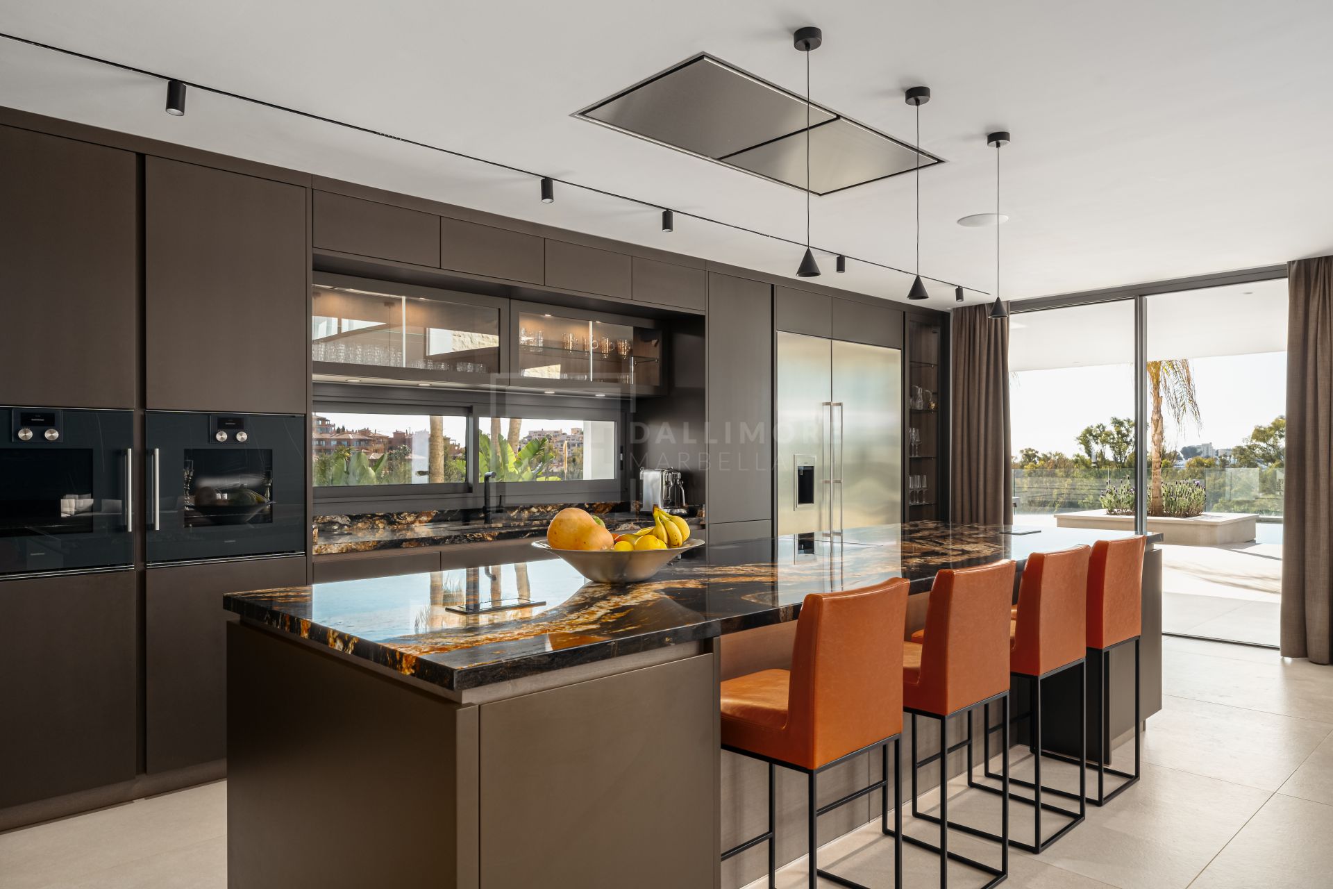 SLEEK 4-BEDROOM VILLA WITH INDOOR POOL, CINEMA, AND PANORAMIC VIEWS IN BENAHAVÍS