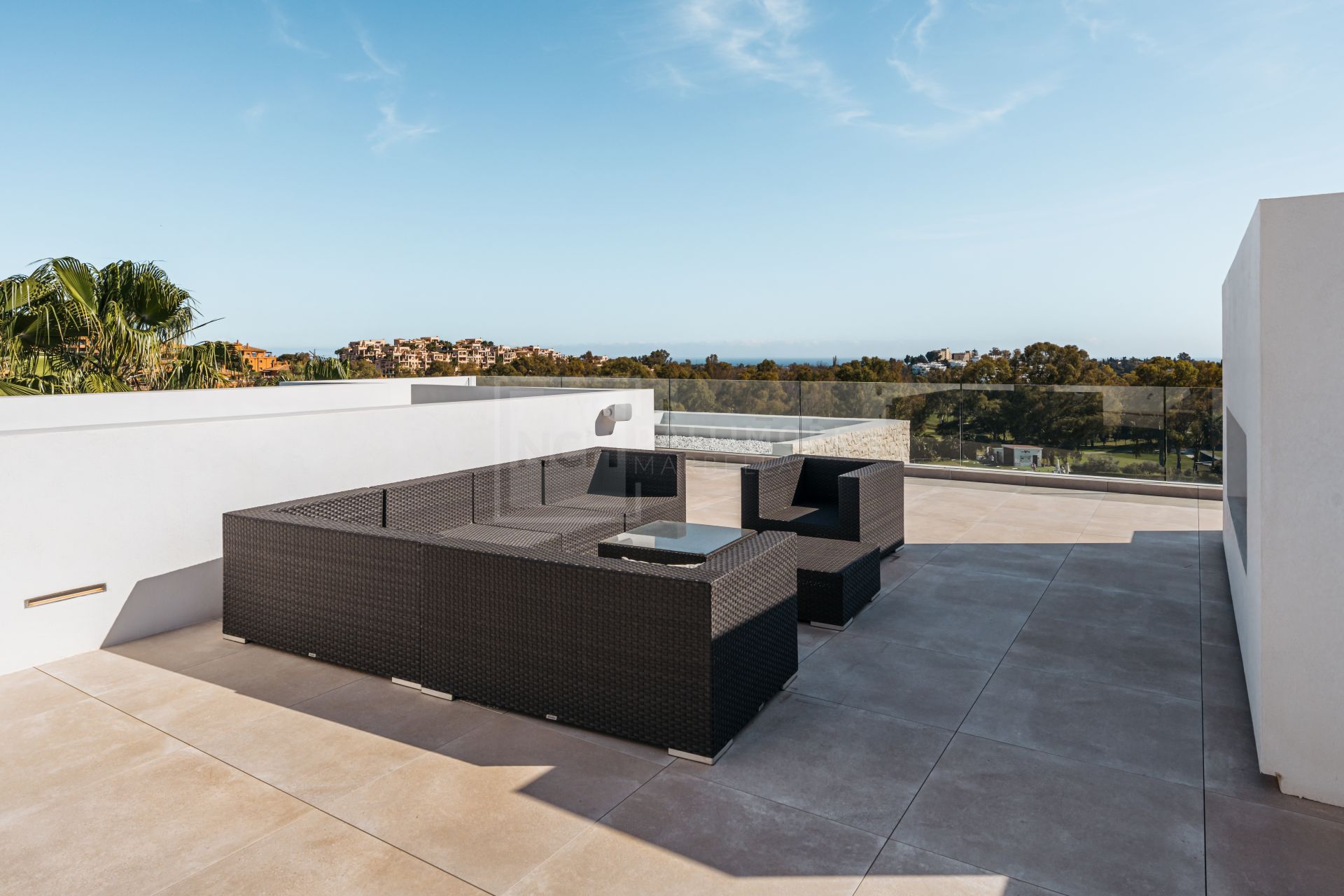 SLEEK 4-BEDROOM VILLA WITH INDOOR POOL, CINEMA, AND PANORAMIC VIEWS IN BENAHAVÍS