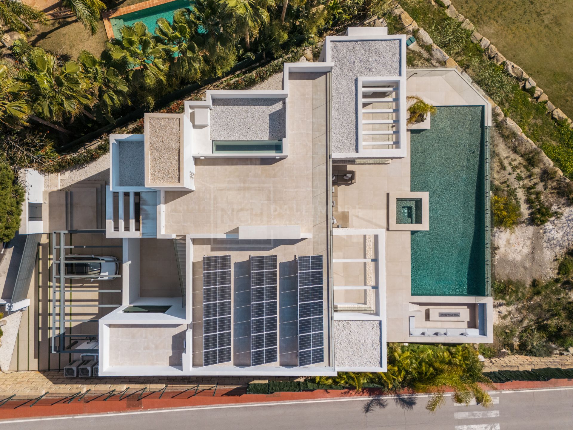 SLEEK 4-BEDROOM VILLA WITH INDOOR POOL, CINEMA, AND PANORAMIC VIEWS IN BENAHAVÍS
