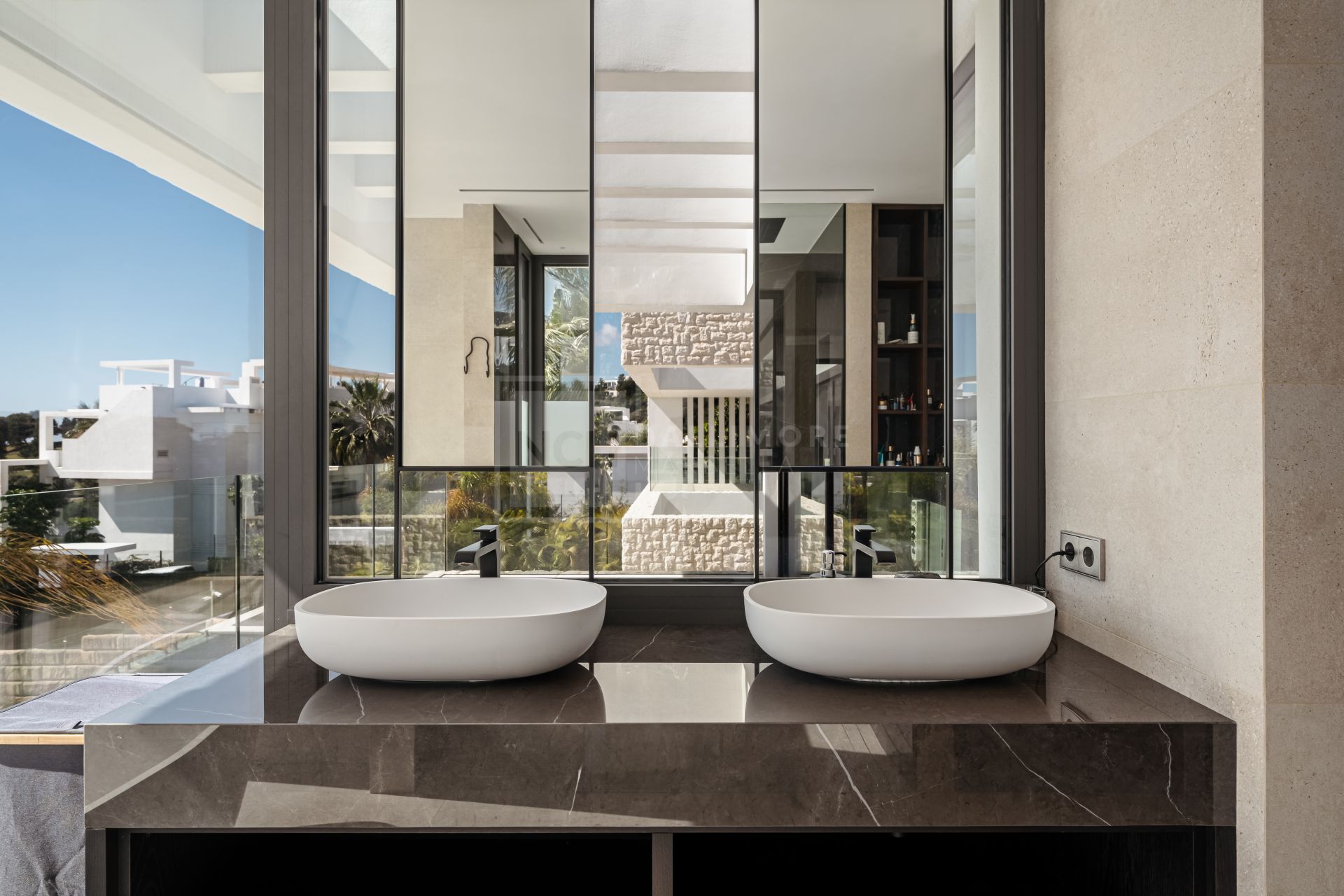 SLEEK 4-BEDROOM VILLA WITH INDOOR POOL, CINEMA, AND PANORAMIC VIEWS IN BENAHAVÍS