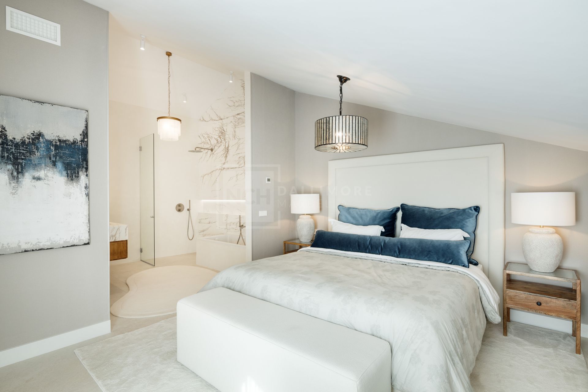 MODERN 5-BEDROOM PENTHOUSE WITH SEA AND MOUNTAIN VIEWS IN MARBELLA