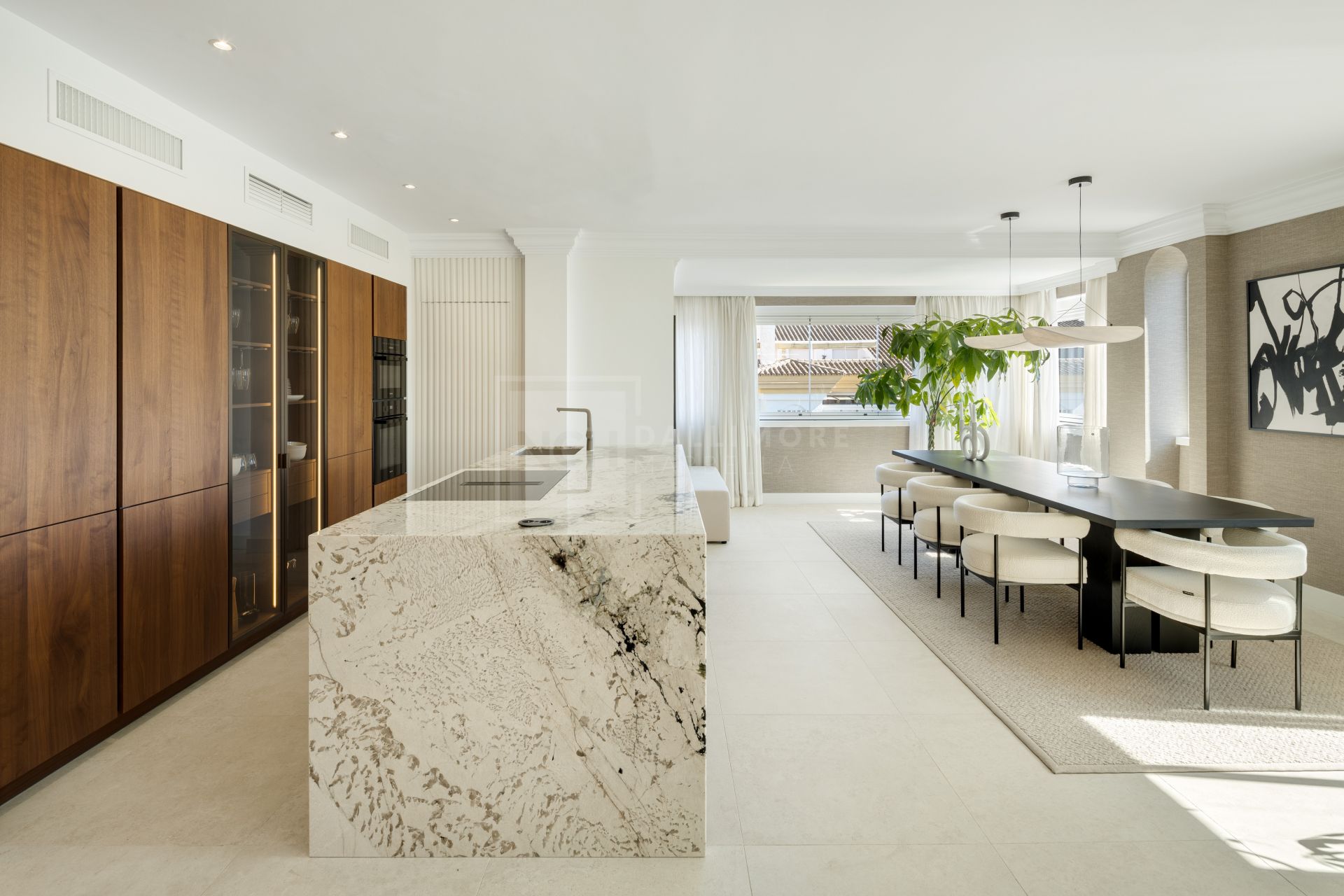 MODERN 5-BEDROOM PENTHOUSE WITH SEA AND MOUNTAIN VIEWS IN MARBELLA