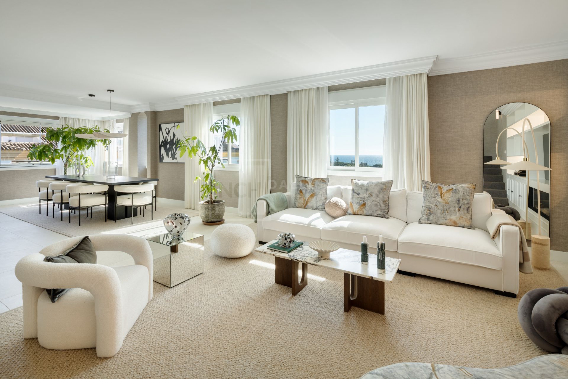 MODERN 5-BEDROOM PENTHOUSE WITH SEA AND MOUNTAIN VIEWS IN MARBELLA