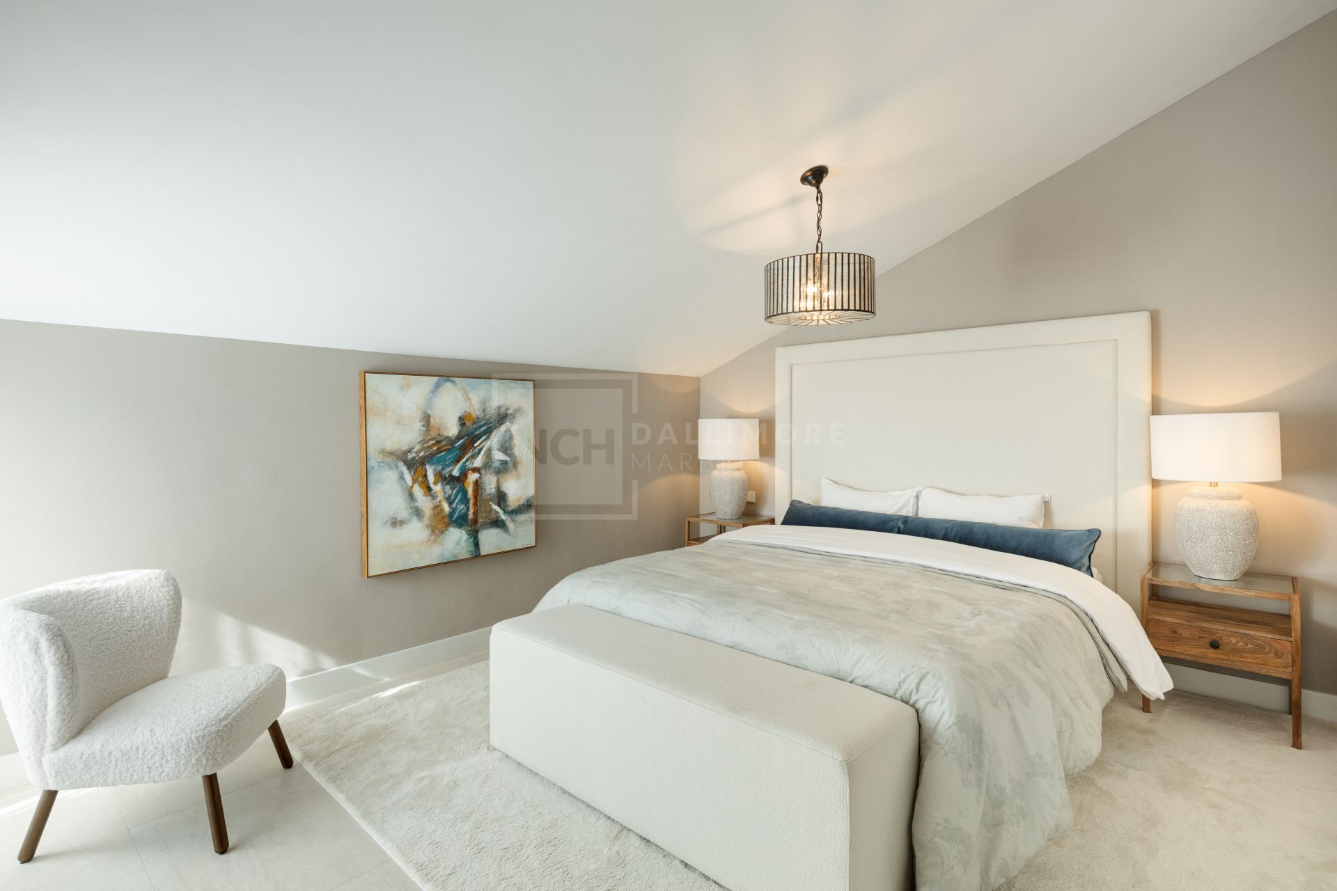 MODERN 5-BEDROOM PENTHOUSE WITH SEA AND MOUNTAIN VIEWS IN MARBELLA