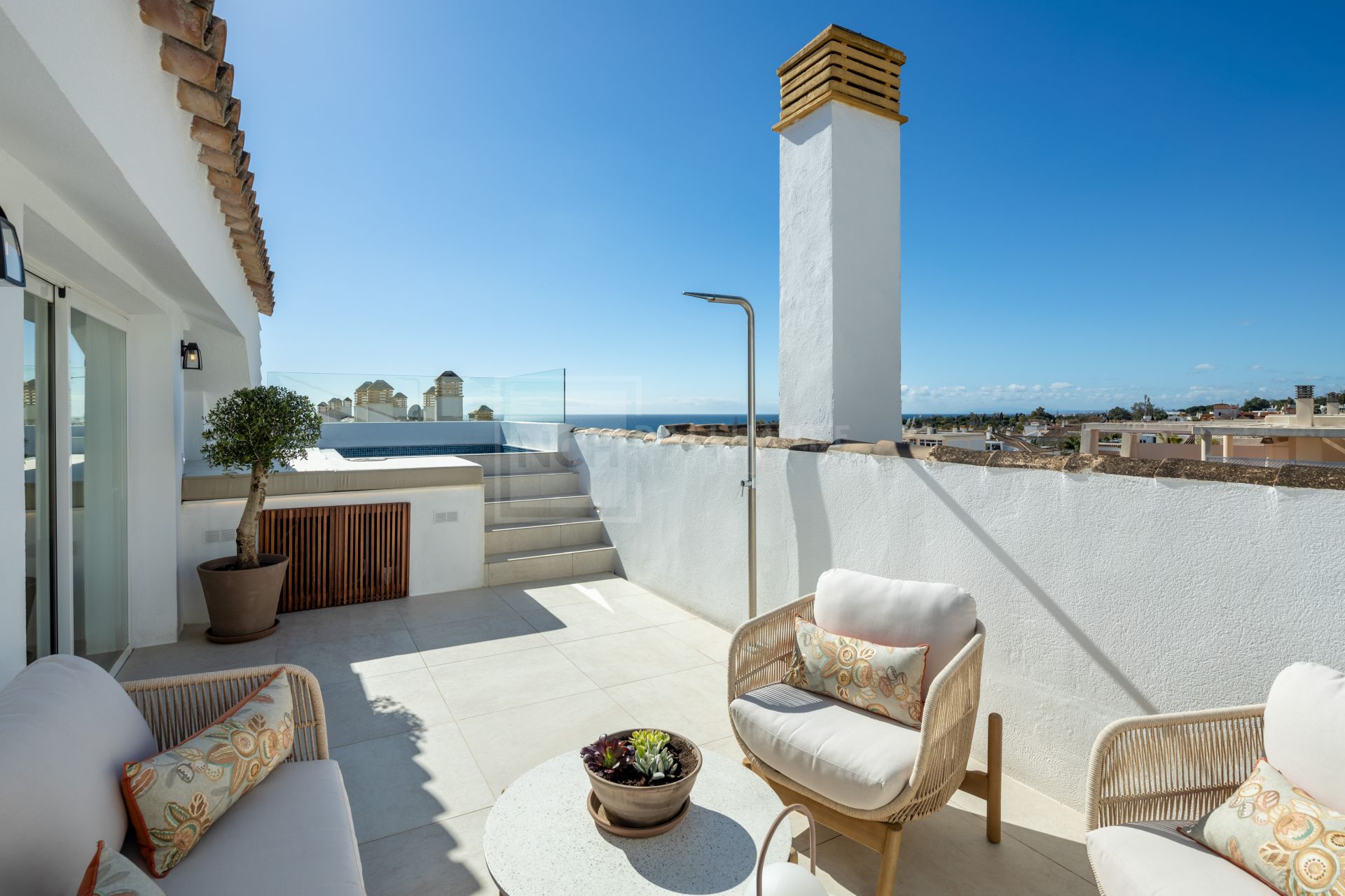 MODERN 5-BEDROOM PENTHOUSE WITH SEA AND MOUNTAIN VIEWS IN MARBELLA