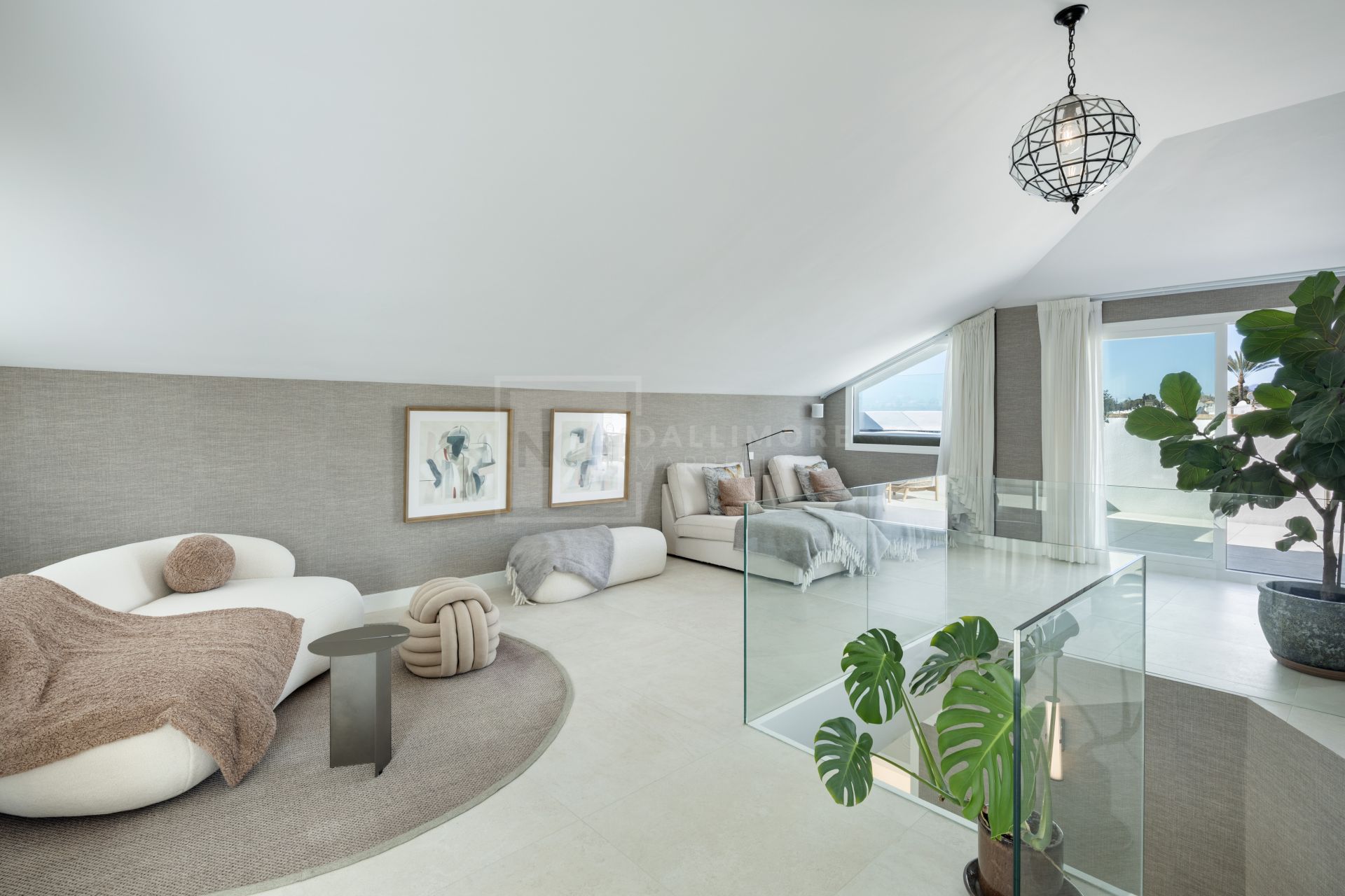 MODERN 5-BEDROOM PENTHOUSE WITH SEA AND MOUNTAIN VIEWS IN MARBELLA