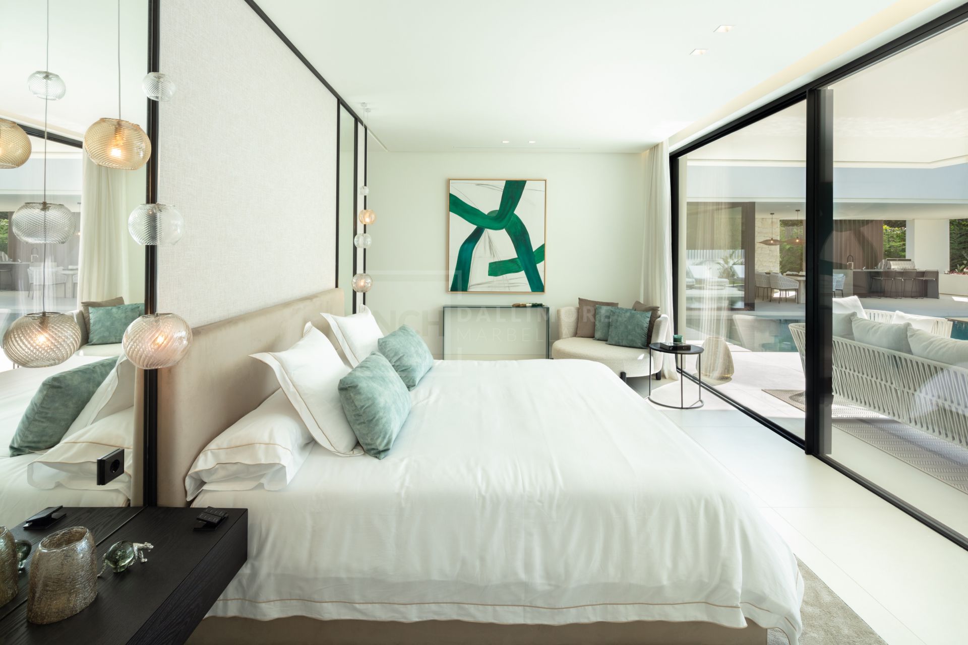 ELEGANTE VILLA DE 5 DORMITORIOS CON PISCINA PRIVADA, GIMNASIO Y SAUNA EN NUEVA ANDALUCÍA