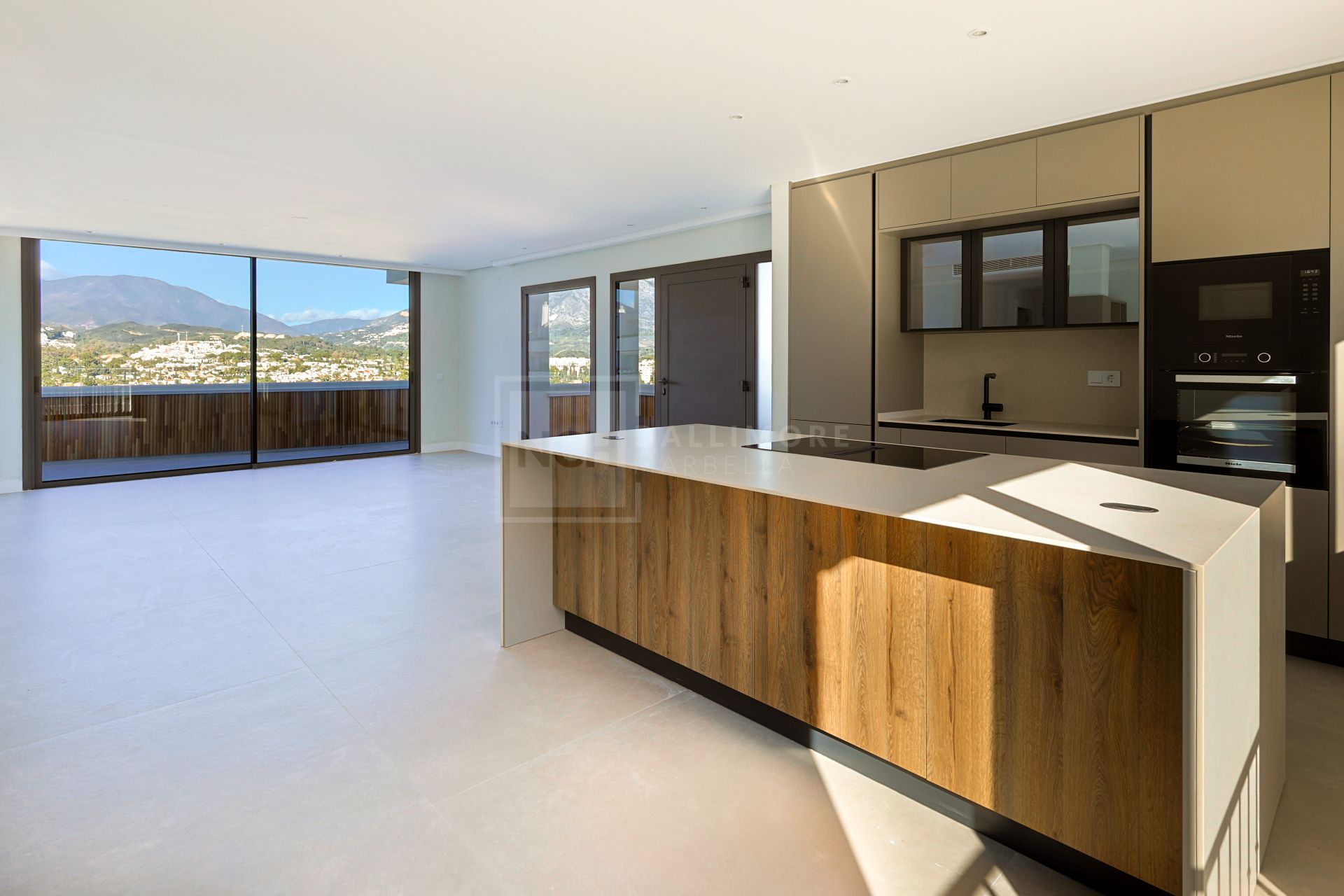 2-BEDROOM REFURBISHED PENTHOUSE IN THE GOLF VALLEY