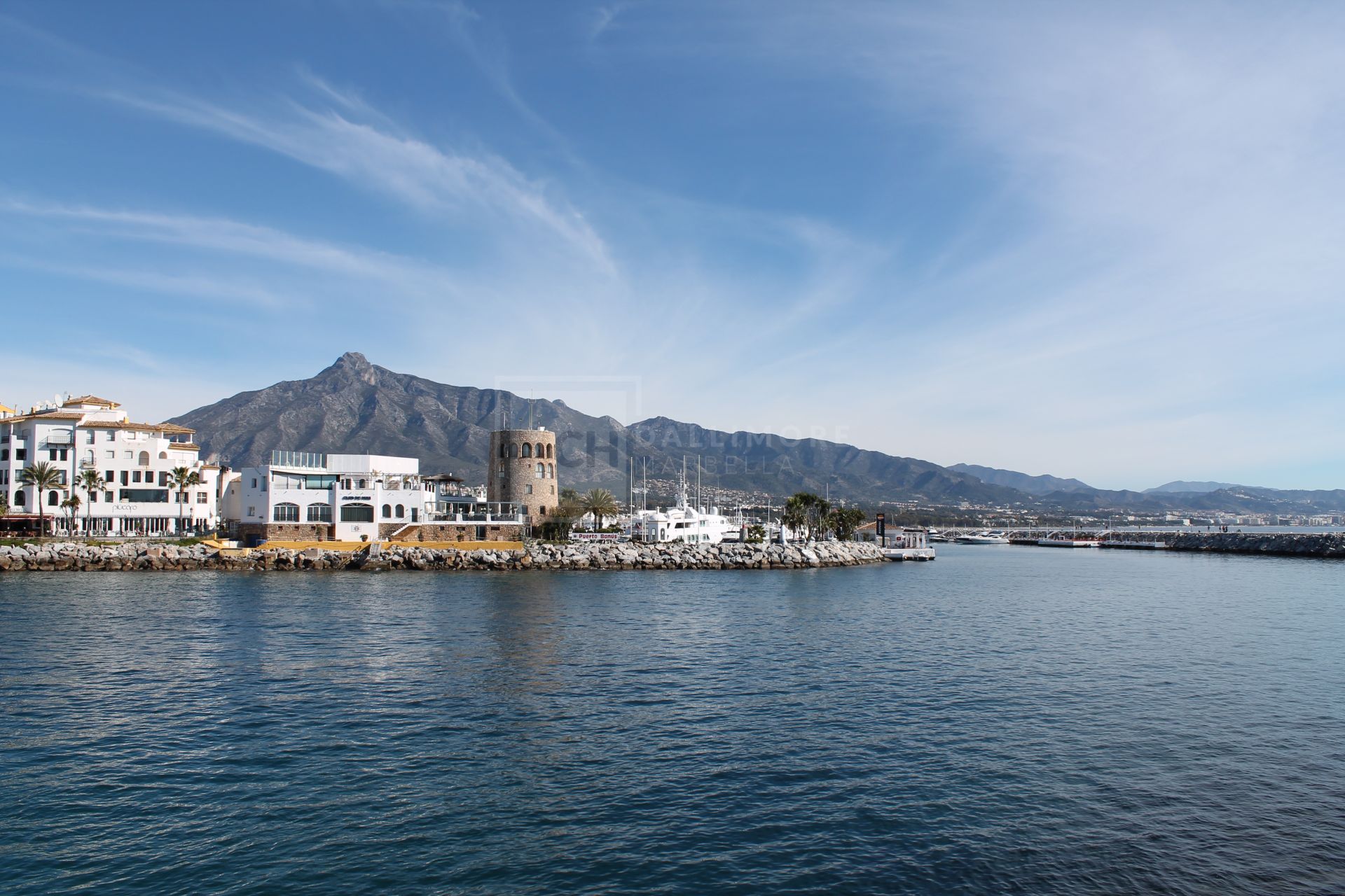 ELEVATED GROUND FLOOR APARTMENT ON MARBELLA'S GOLDEN MILE