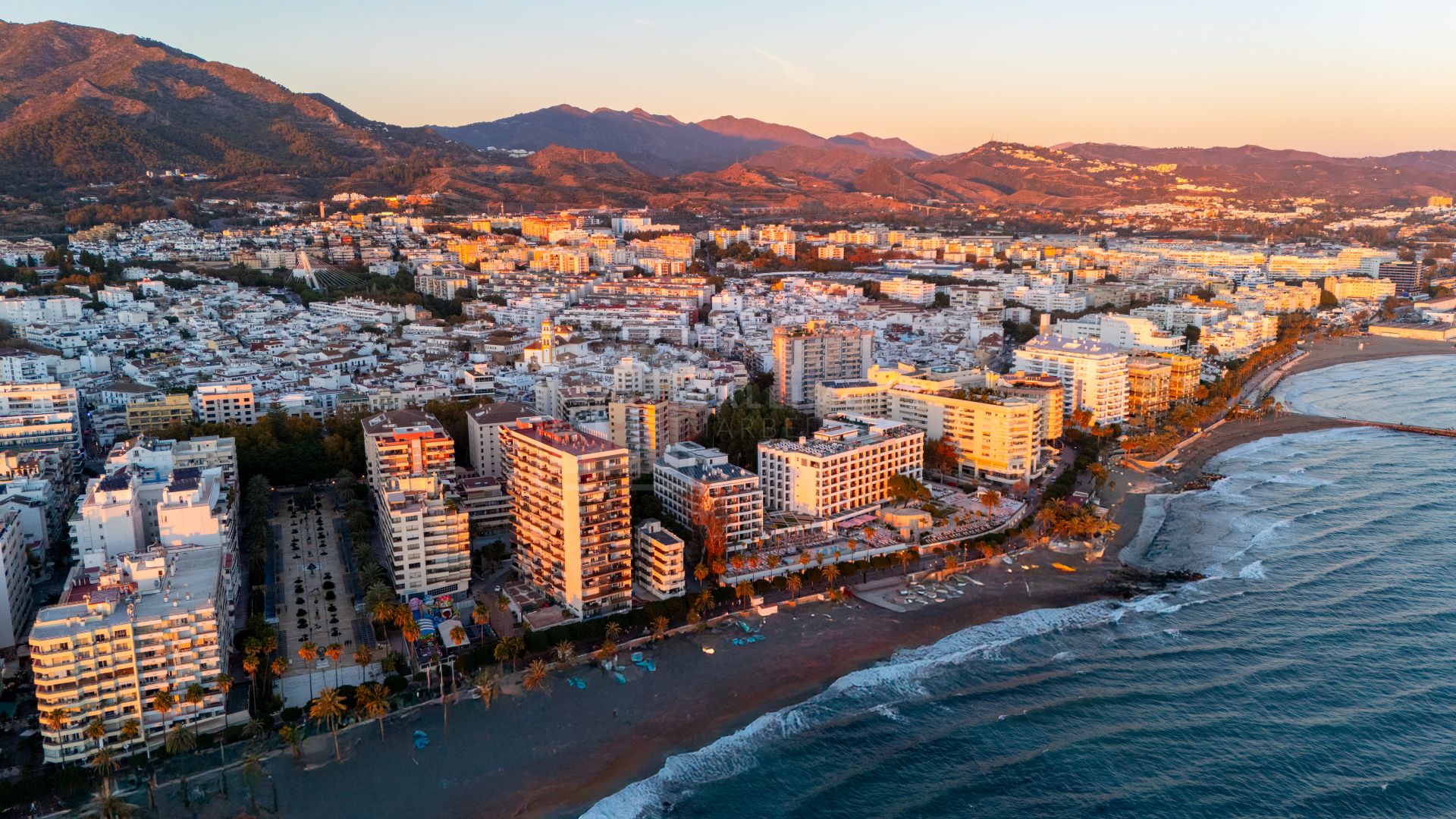 ELEVATED GROUND FLOOR APARTMENT ON MARBELLA'S GOLDEN MILE