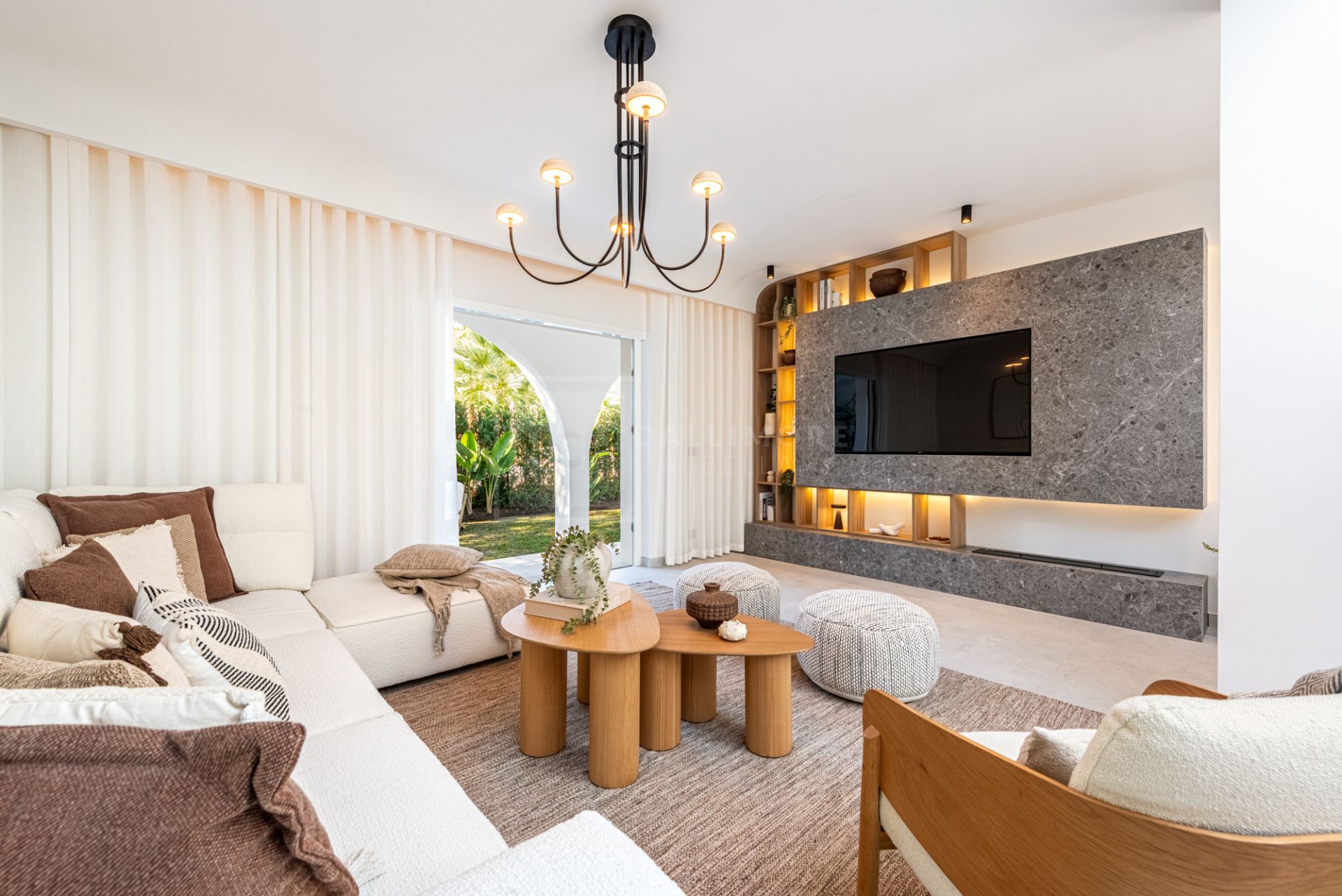CHARMING BUNGALOW IN THE HEART OF NUEVA ANDALUCIA